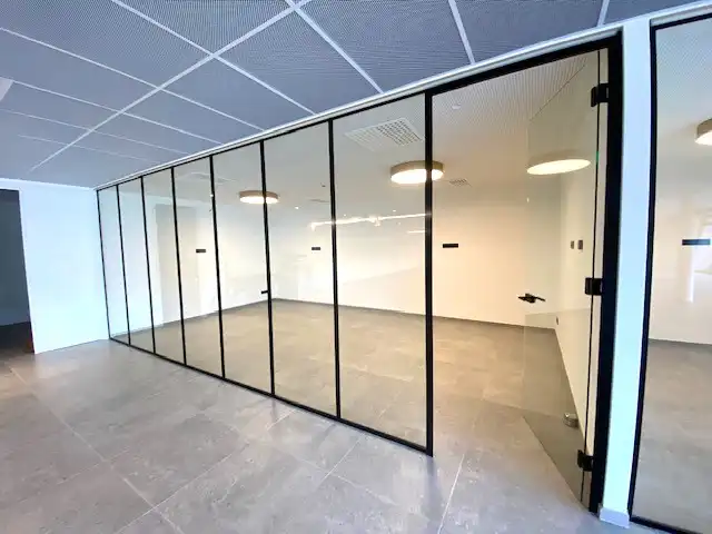 Stijlvolle kantoorruimte 300+m² met 16 autostaanplaatsen ideale ligging langs E313. foto 11