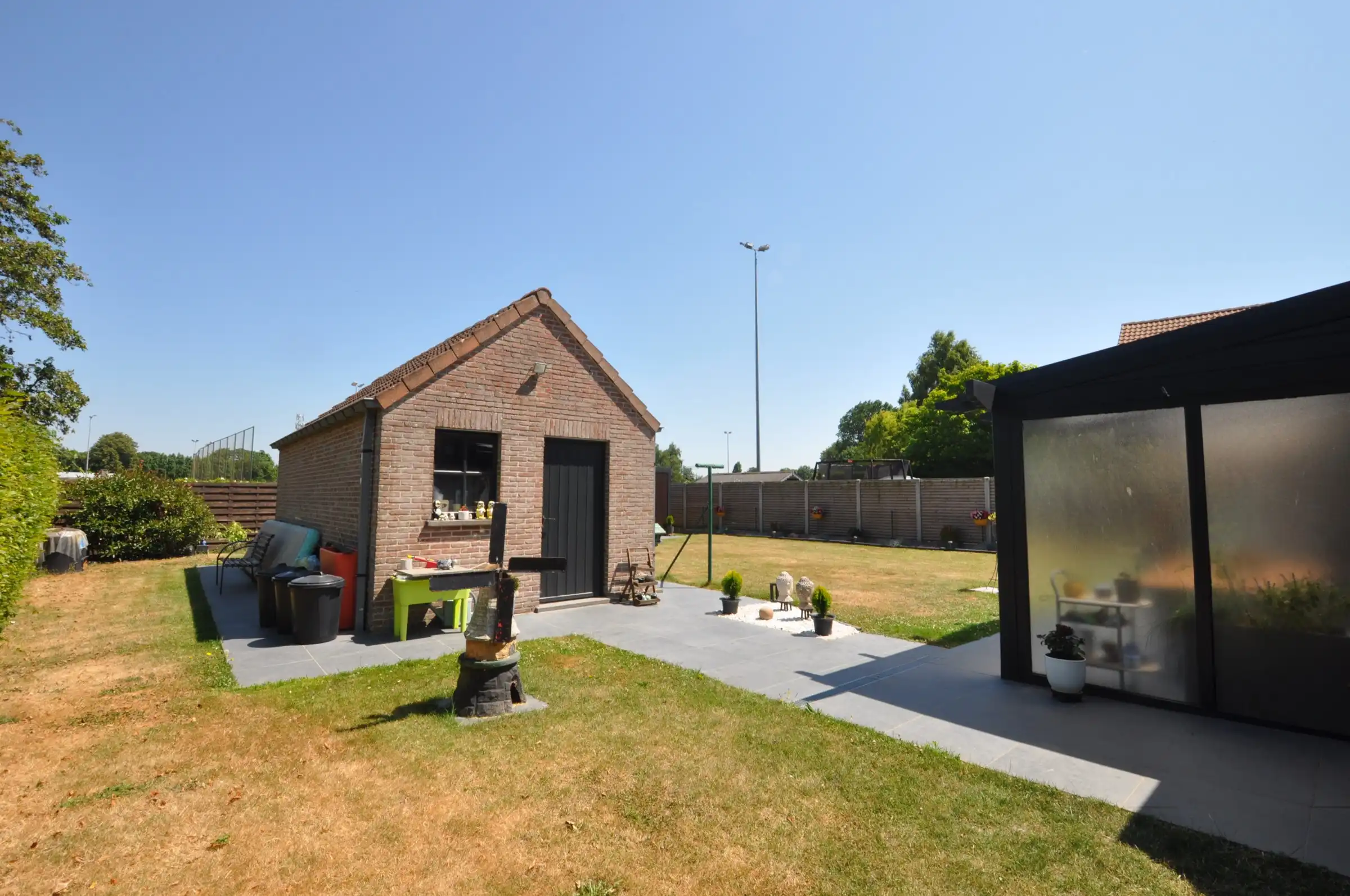 Instapklare energiezuinige villa met hoogwaardige afwerking op een ruim perceel van 664 m² in Oudenburg. foto 3
