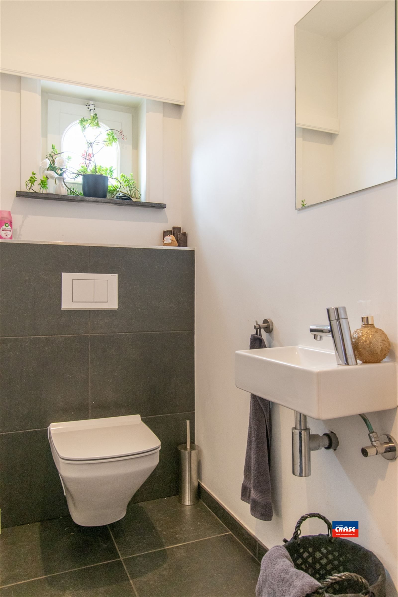 PRACHTIG LANDHUIS MET PRAKTIJKMOGELIJKHEDEN EN ZWEMBAD OP EEN TOTALE OPPERVLAKTE VAN 10a 50ca  foto 36