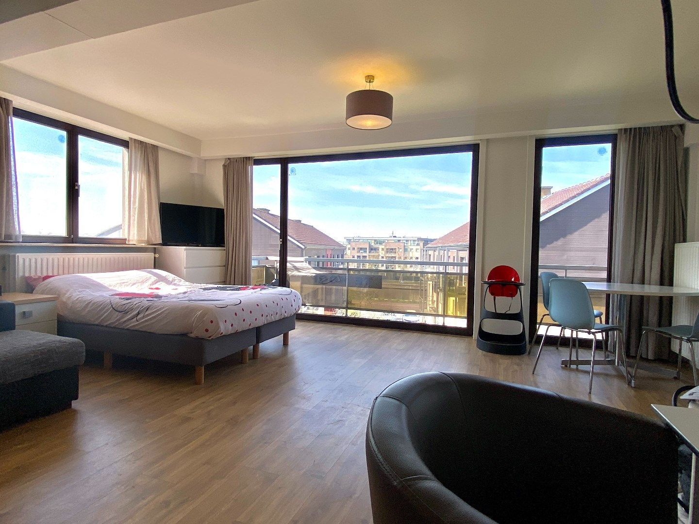 Ruim en lichtrijk 2-slaapkamerappartement te Harelbeke te koop! foto 6