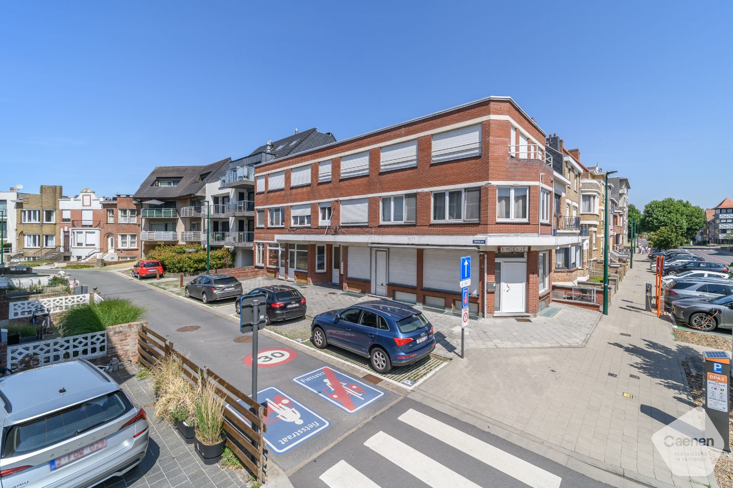 Gemeubeld, gezellig en modern 1-slaapkamerappartement in het hart van De Panne foto {{pictureIndex}}