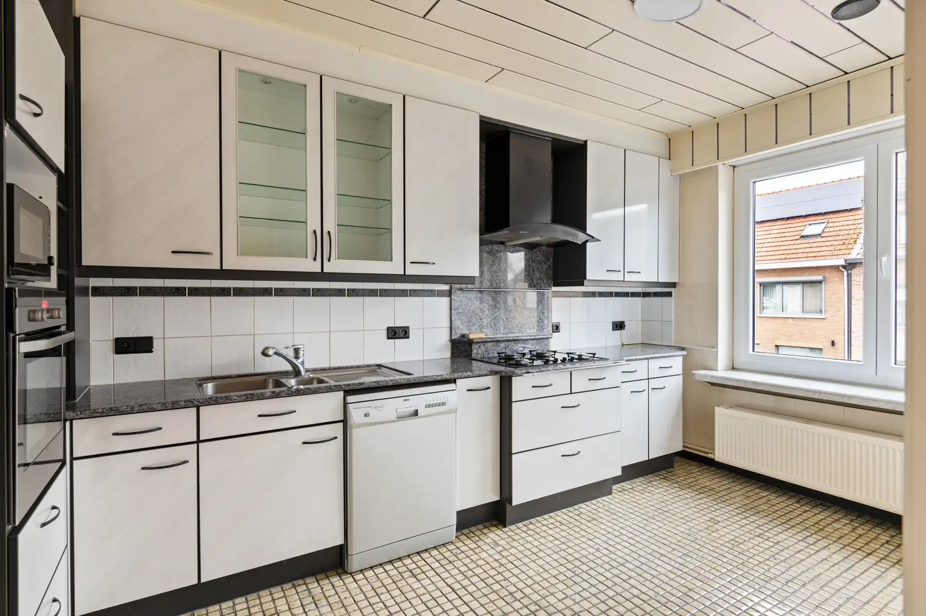 Gelijkvloers handelsruimte met koer én woonst op verdieping foto 19