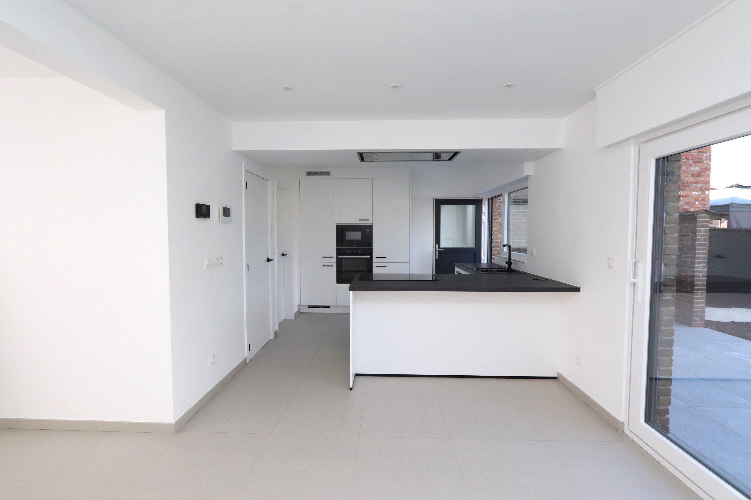 GERENOVEERDE WONING MET 3 SLAAPKAMERS EN TUIN foto 3