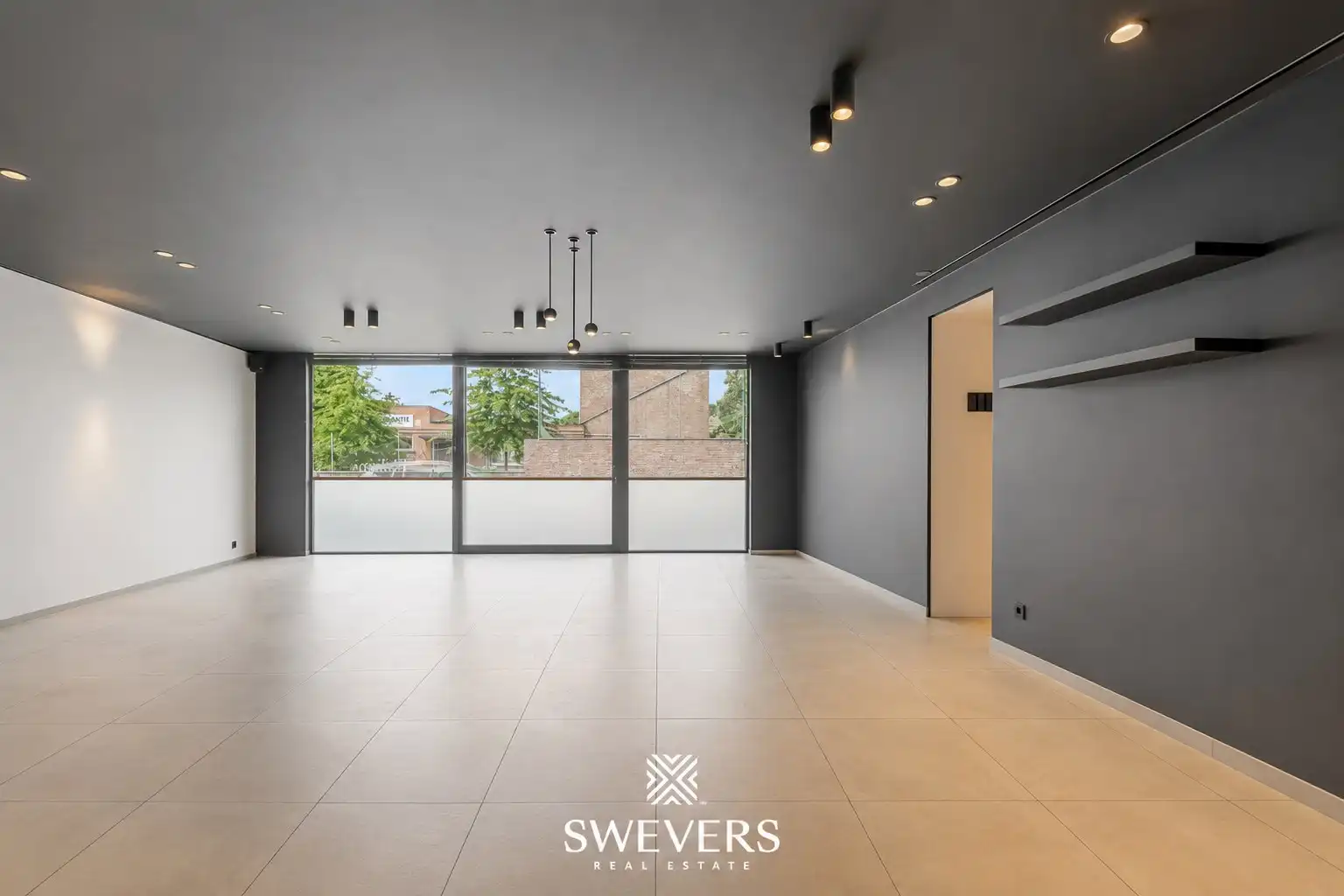 Veelzijdig handelspand met ruim duplex appartement: wonen, ondernemen én investeren onder één dak in centrum Alken foto 4
