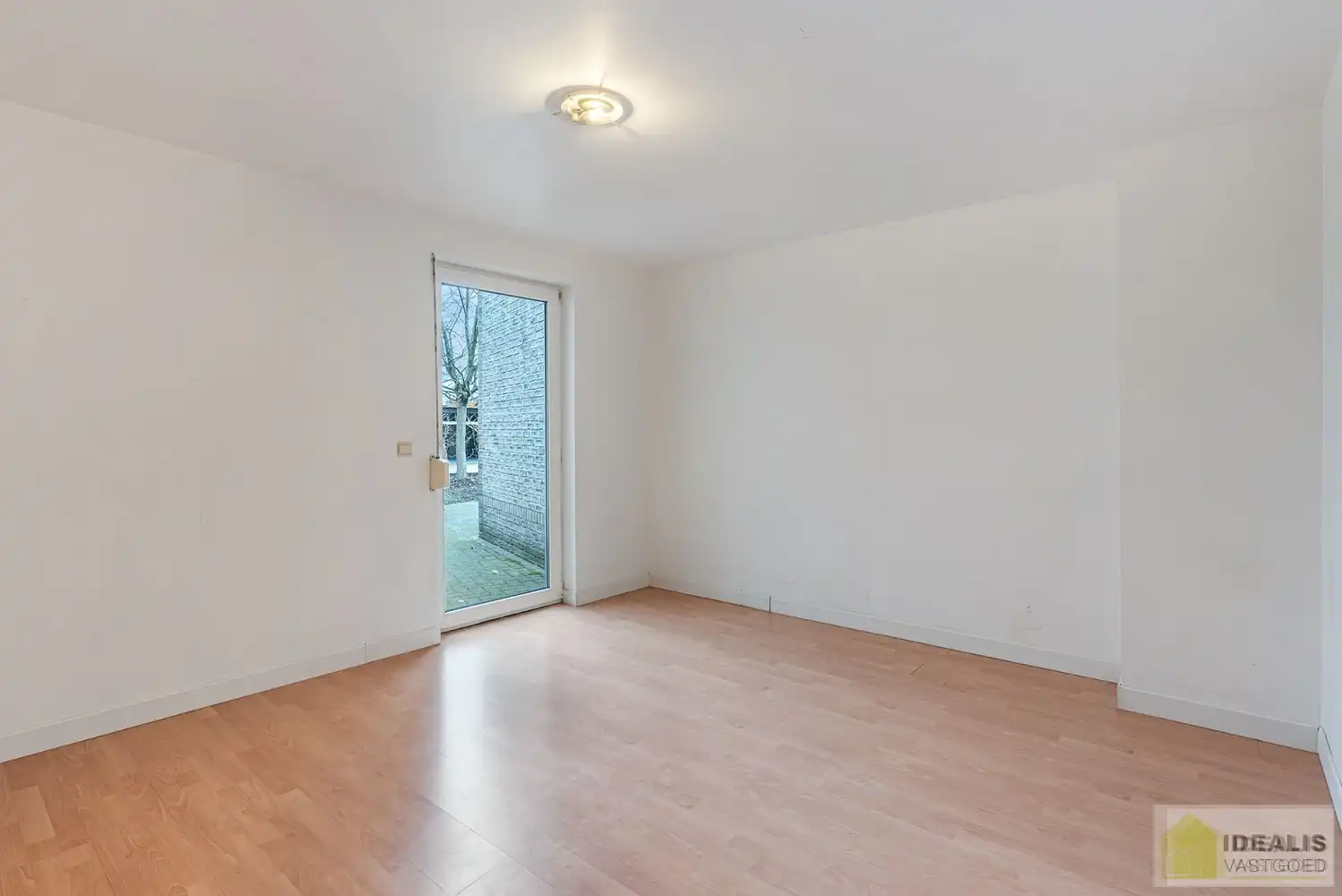 IDEALIS VASTGOED – INSTAPKLAAR GELIJKVLOERS APPARTEMENT MET LICHTRIJKE LEEFRUIMTE,  RUIME OPEN KEUKEN, BADKAMER, SLAAPKAMER EN AUTOSTAANPLAATS OP EEN GUNSTIGE LOCATIE NABIJ HET CENTRUM VAN PELT! foto 10