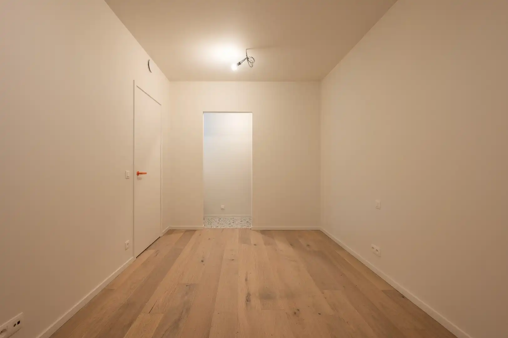 HOOST is een iconische toren met een expressief gevelontwerp op enkele honderden meters van de zee foto 13