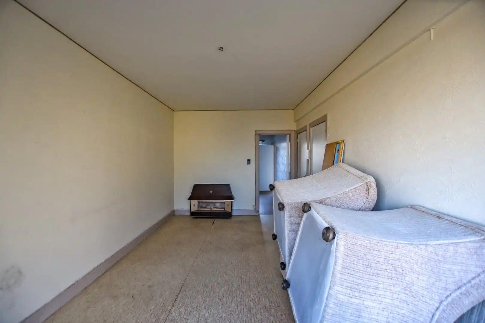 Te renoveren appartementsgebouw op 300m van de zee te Koksijde.  foto 8