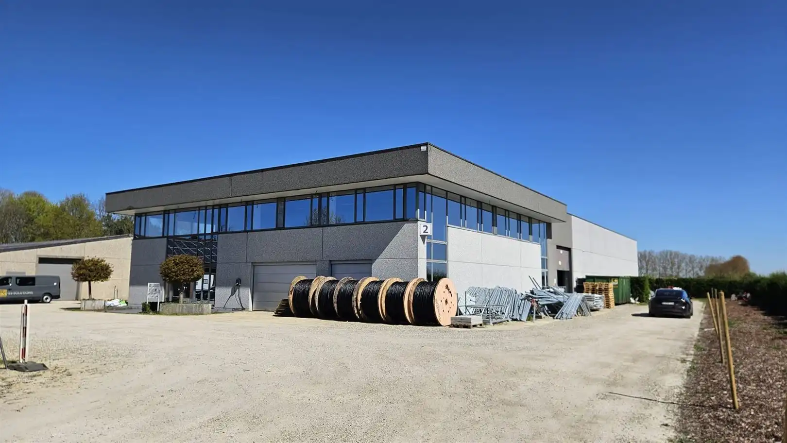 Semi-industrieel met verhard terrein optioneel woning foto {{pictureIndex}}