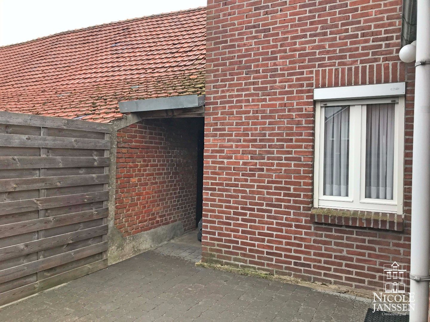 Gezinswoning met drie slaapkamers en terras in Voorshoven foto 12