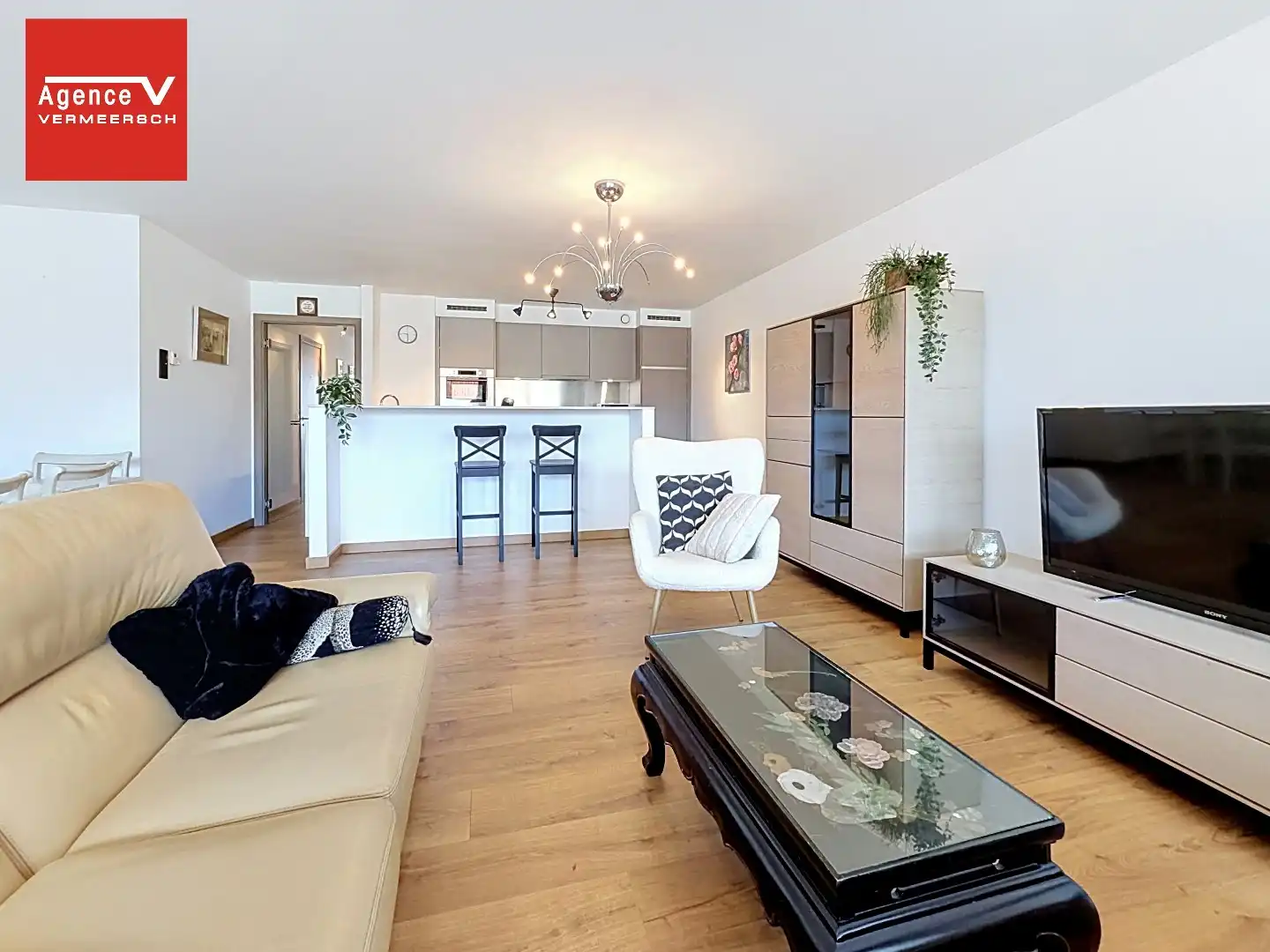 Lichtrijk woonappartement met ruim terras vlak bij zee.  foto 6