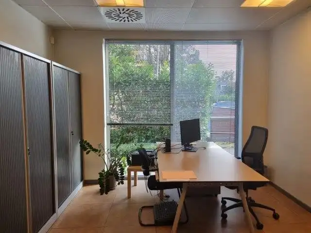 432m² kantoor met parking foto 13