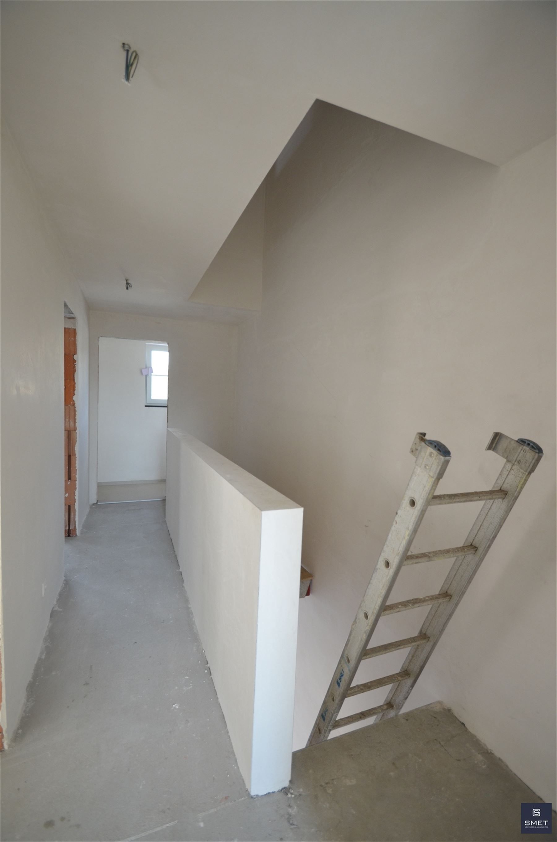 Halfopen nieuwbouw woning foto 19