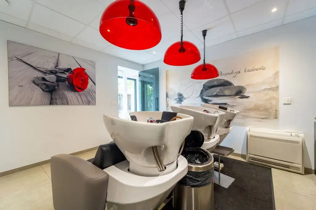 UITSTEKENDE OPBRENGSTENEIGENDOM - MODERNE COMMERCIËLE HANDELSRUIMTE MET BERGING OP TOPLOCATIE NABIJ HASSELT CENTRUM VANAF 295.000 EURO foto 6