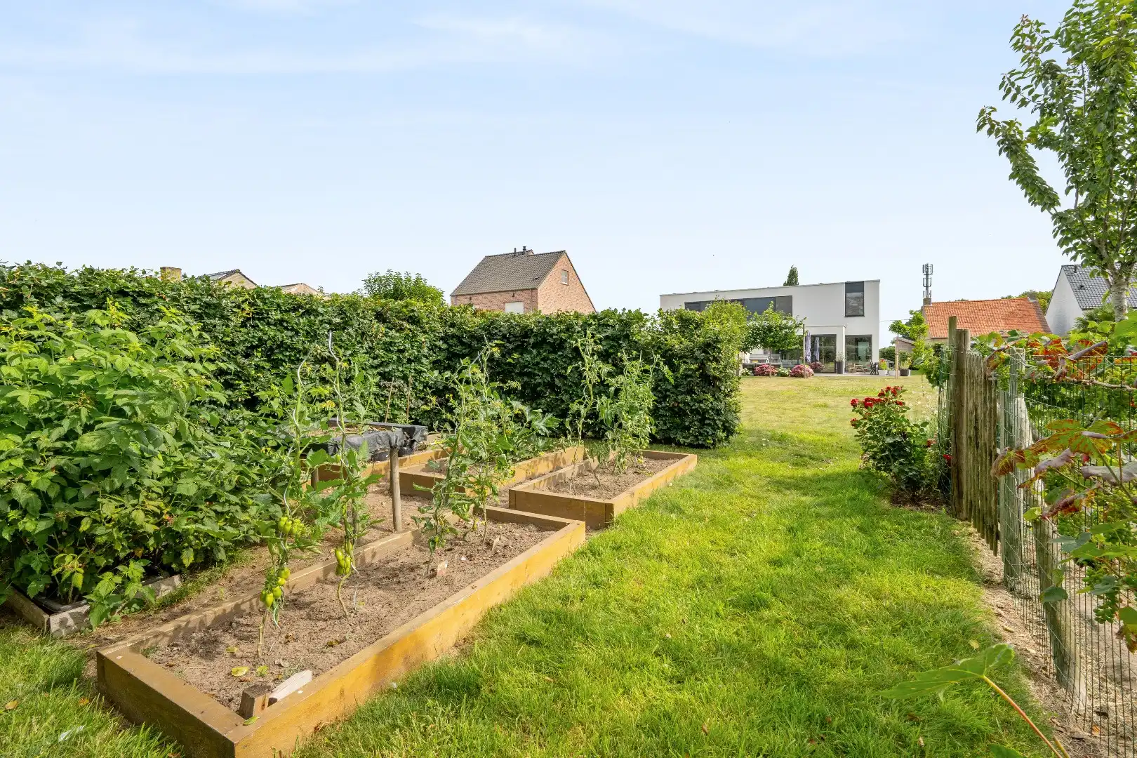 Recente en energiezuinige woning met 3 slaapkamers, ruime garage en tuin. foto 21