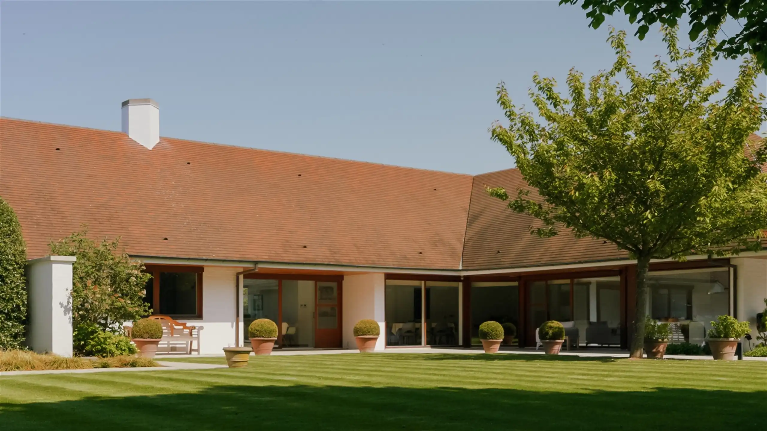 Indrukwekkend Vastgoed op 3.667 m² met dubbele garage foto 2