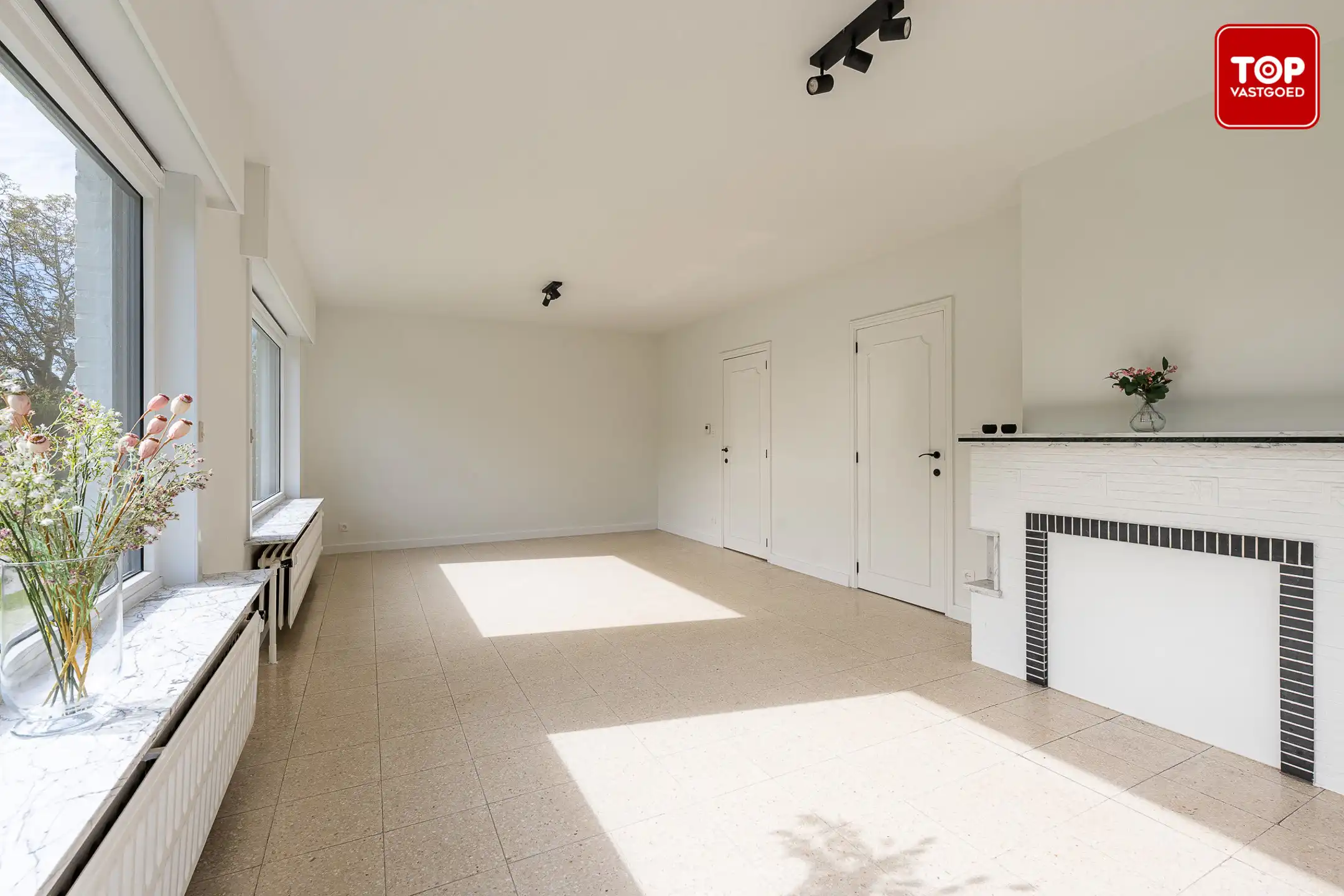 Instapklare open bebouwing met mooie tuin en gelijkvloers karakter.  foto 6