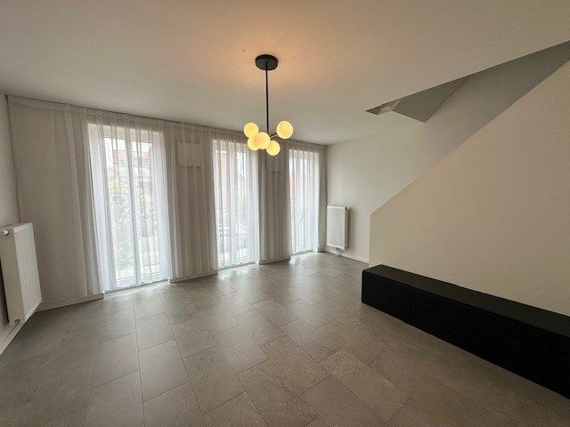 Charmant triplexappartement te huur in het hart van de dorpskern in Neeroeteren. foto 2