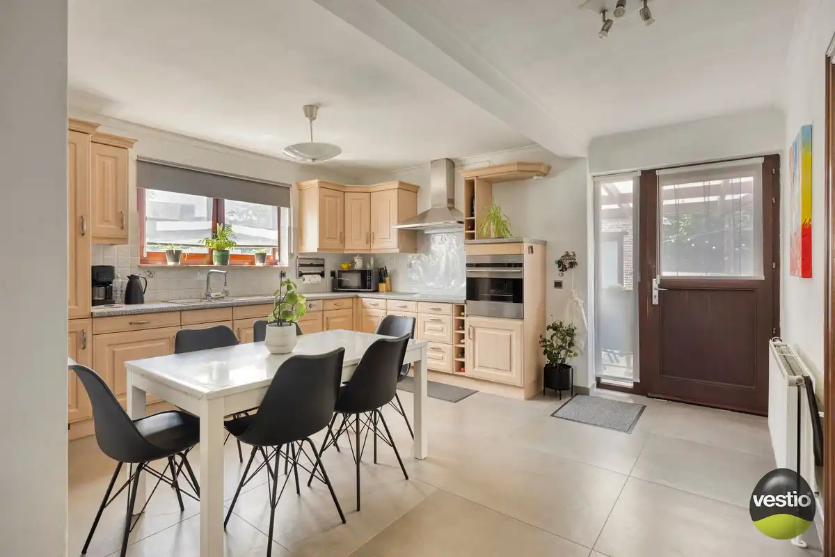 Schitterend gelegen woning met 4 slaapkamers, tuin en garagebox. foto 7