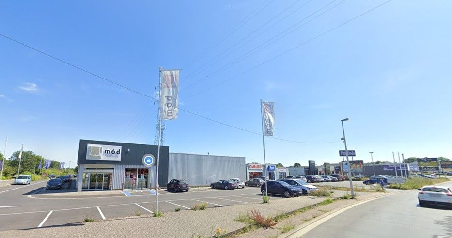 COMMERCIEEL GEBOUW FROYENNES  foto {{pictureIndex}}