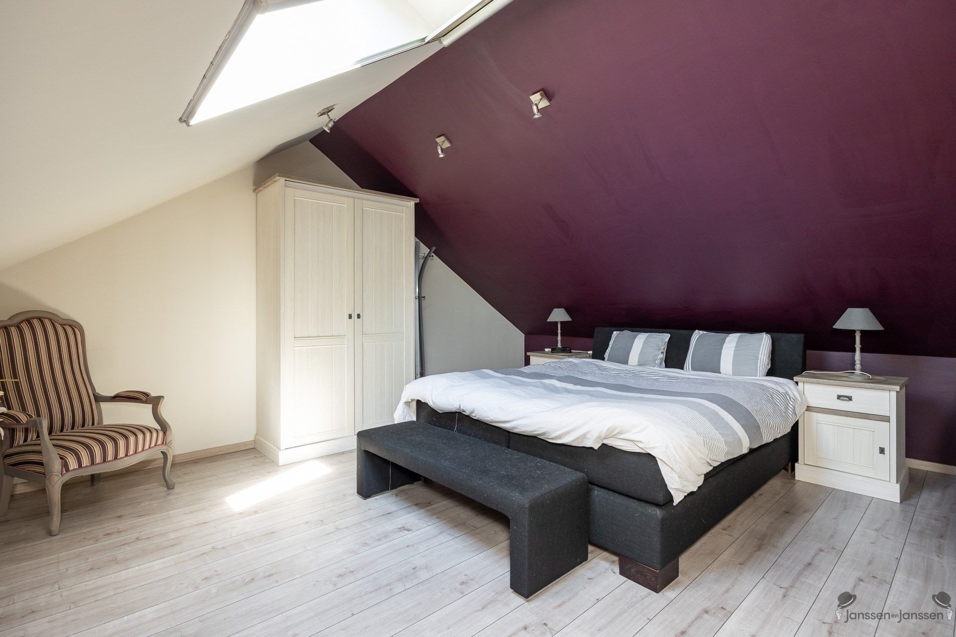 Ruime laagbouw woning met 4 slaapkamers, tuin en garage in hartje Brasschaat foto 16