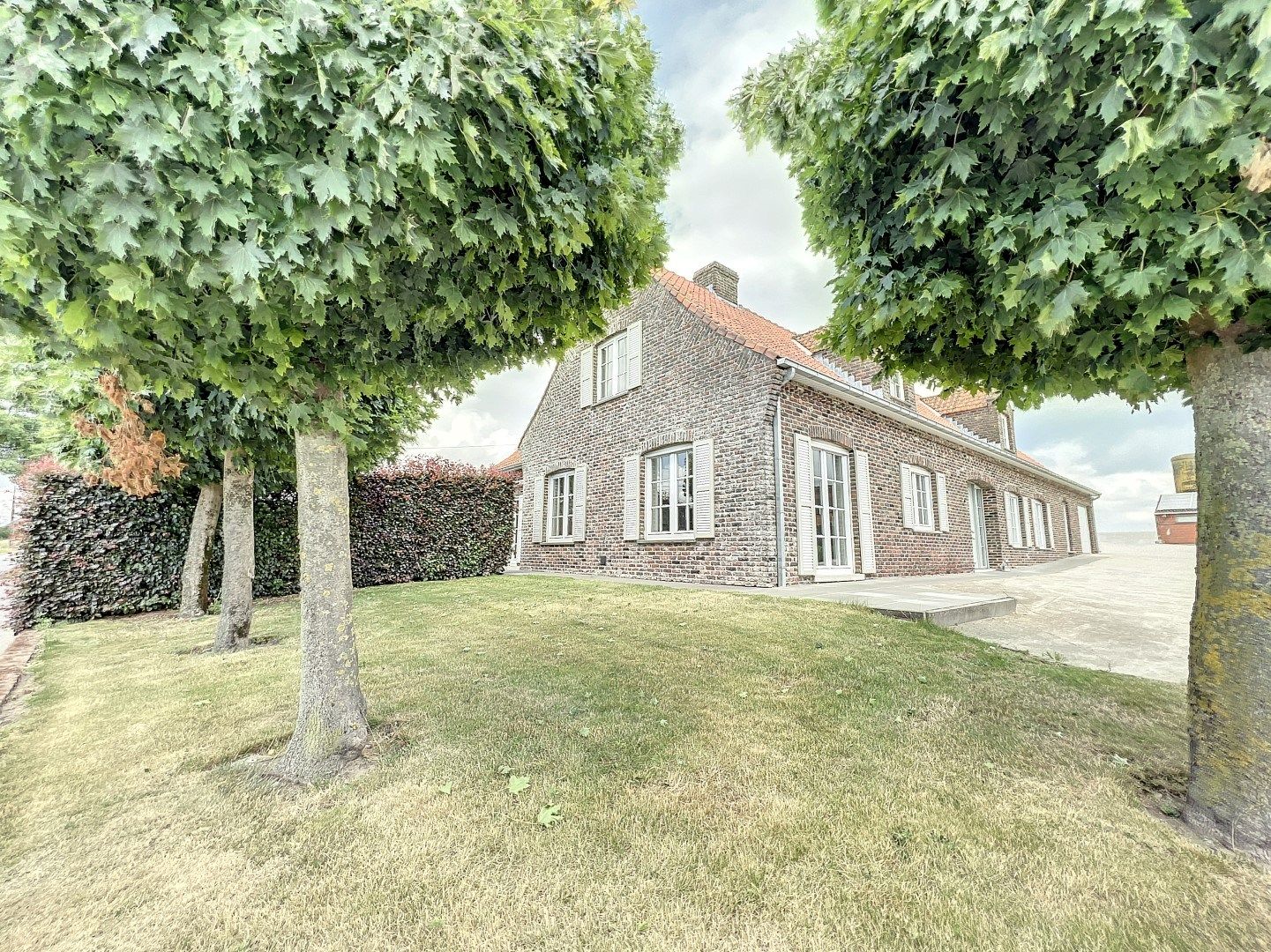 Ruime, alleenstaande woning met grote tuin te Staden foto {{pictureIndex}}