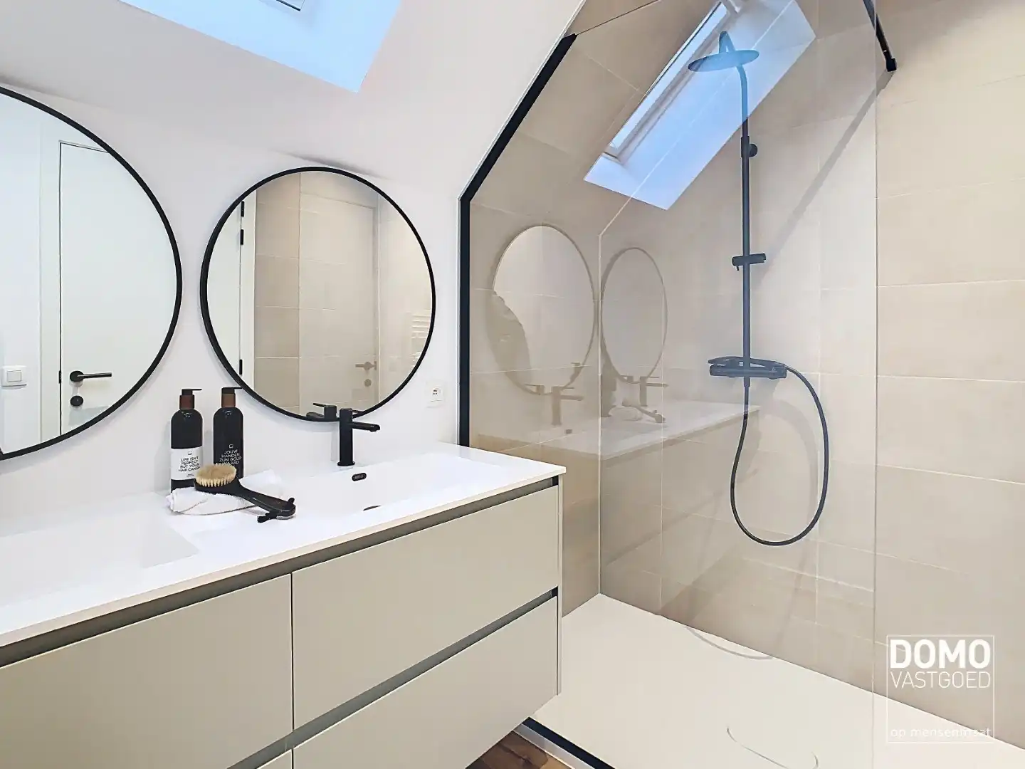 Interessante investeringsopportuniteit in Kermt: twee afzonderlijke, volledig gerenoveerde woningen. foto 11