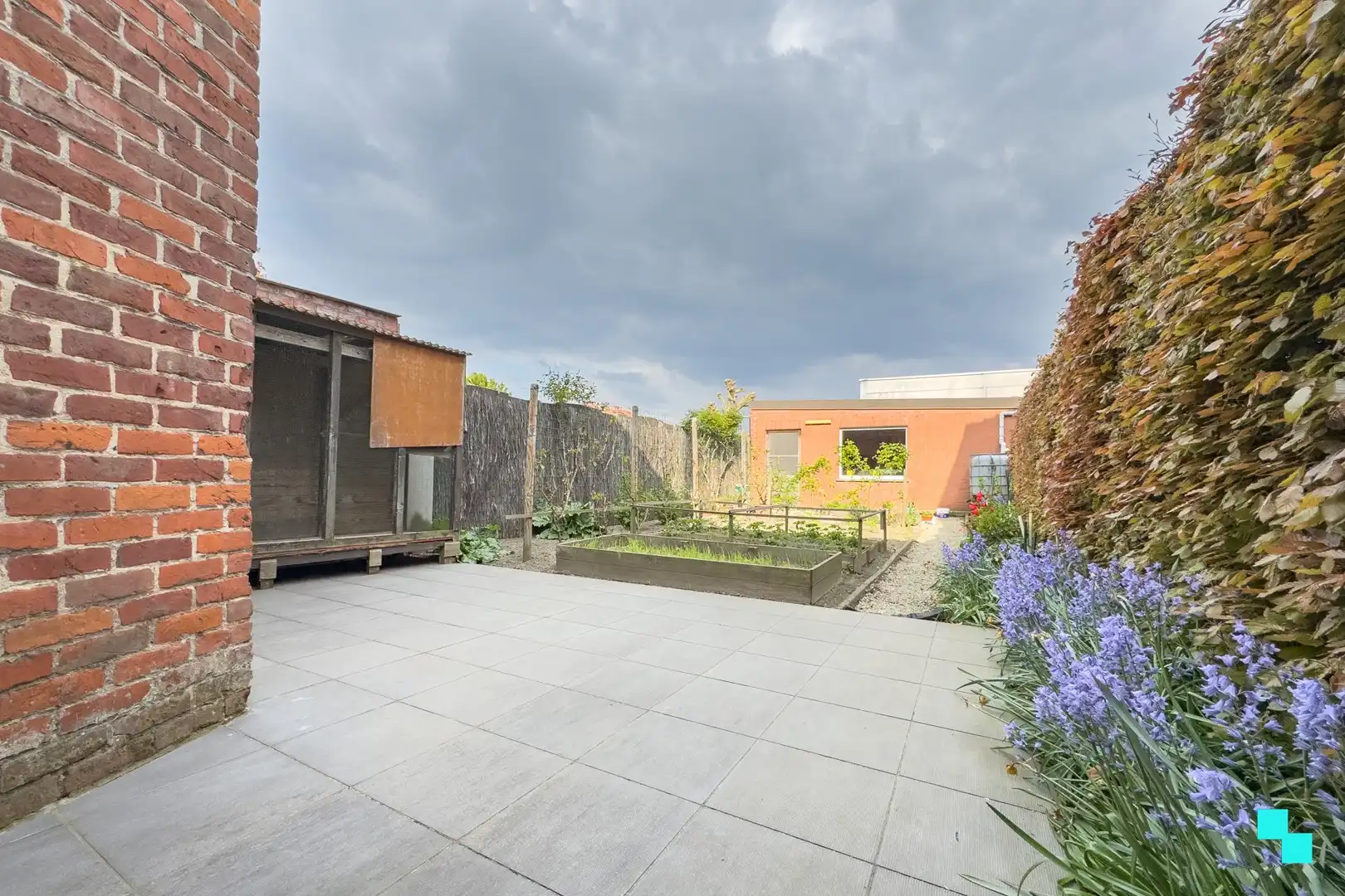 Handelswoning met garage en tuin foto 27