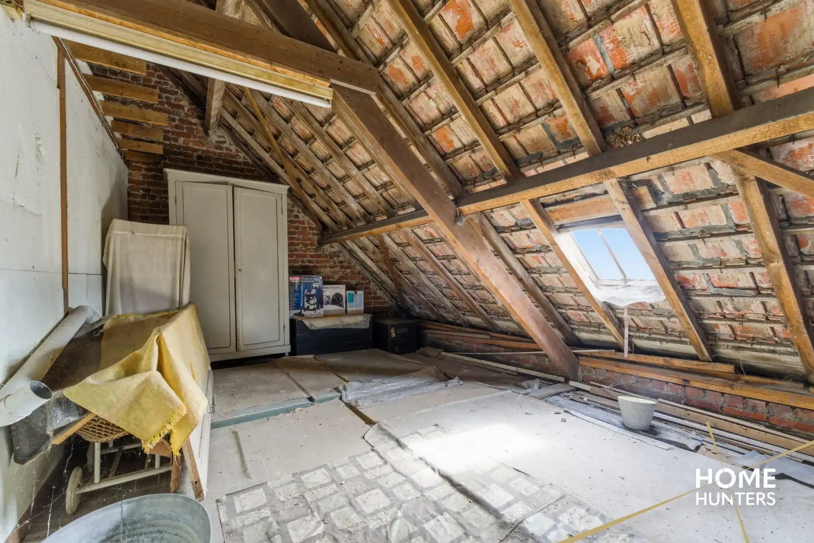 Karaktervolle te renoveren woning met 4 slaapkamers en ruime tuin te Ieper foto 20