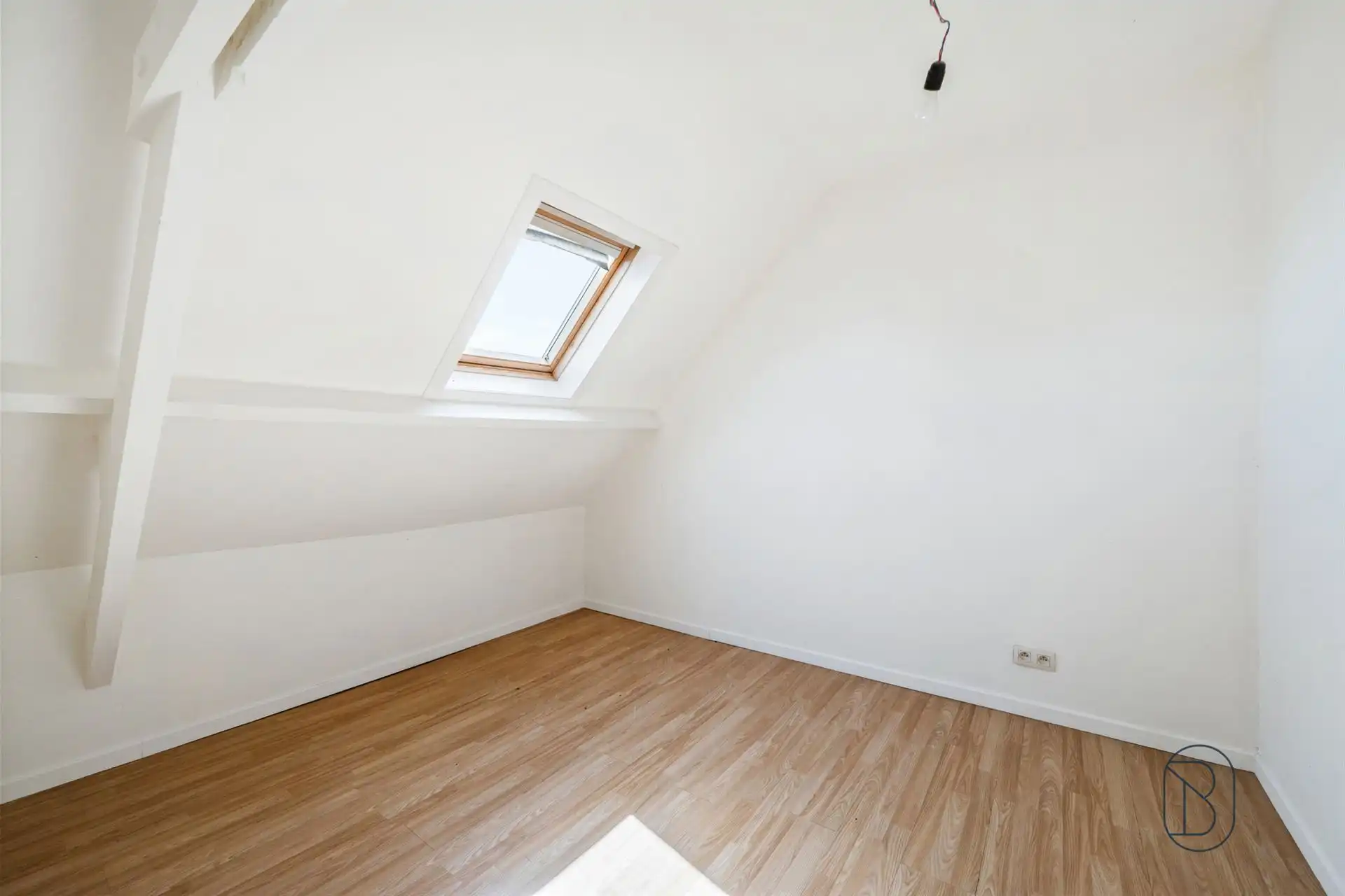 Ruime gezinswoning met 4 slaapkamers en grote tuin! foto 19
