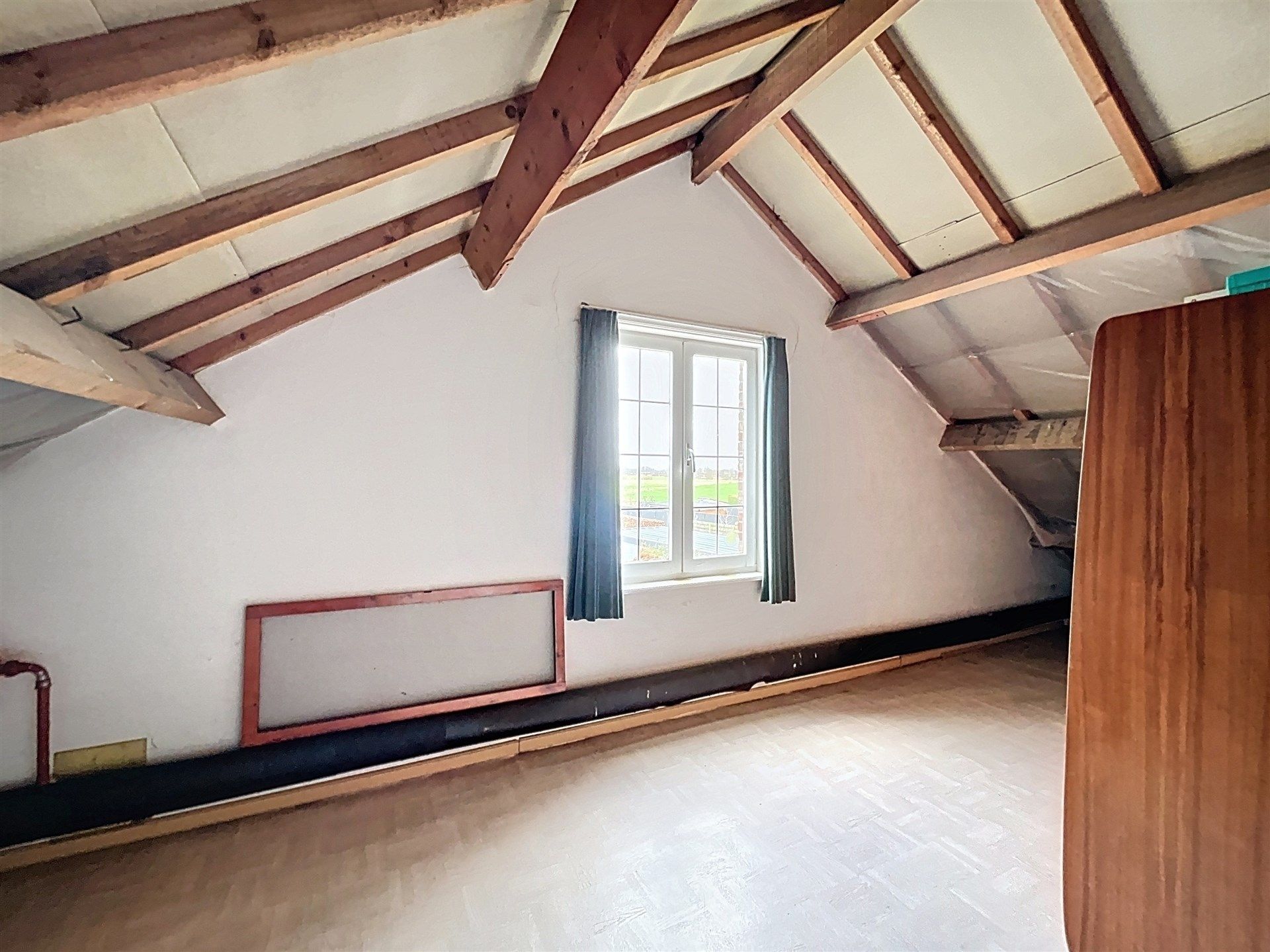 Ruime woning met 3 slaapkamers en grote garage op perceel van 1148 m² met zicht op oneindig groen.  foto 13