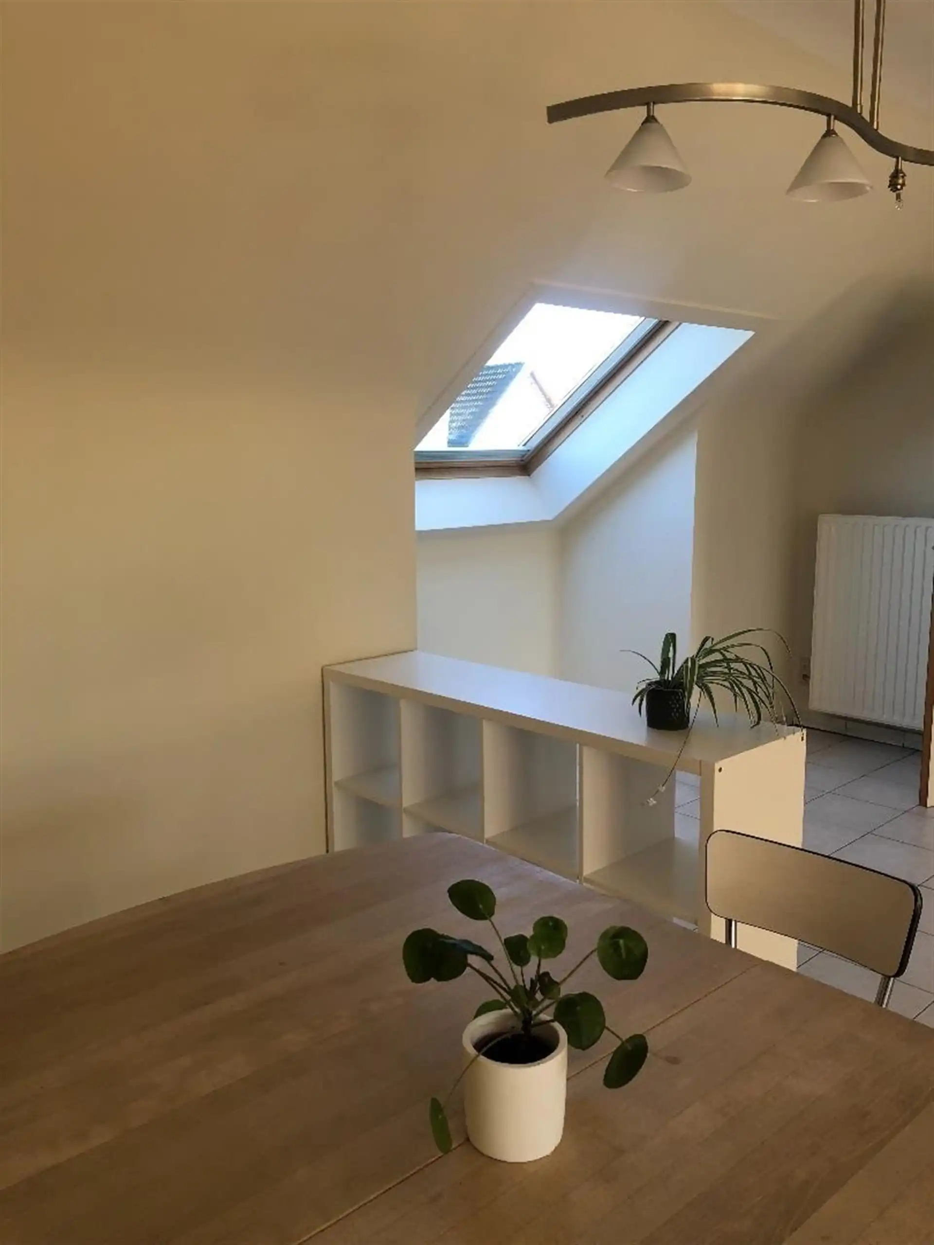 Gunstig gelegen verrassend ruim 2 slaapkamer dakappartement. foto 11