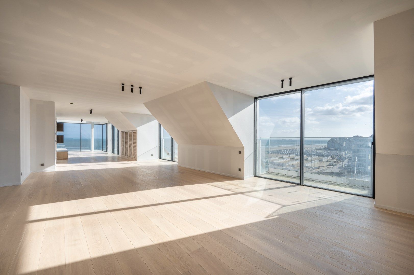 Uitzonderlijke hoekduplex (427m²) met frontaal zeezicht en meer dan 30 meter gevelbreedte  foto 5