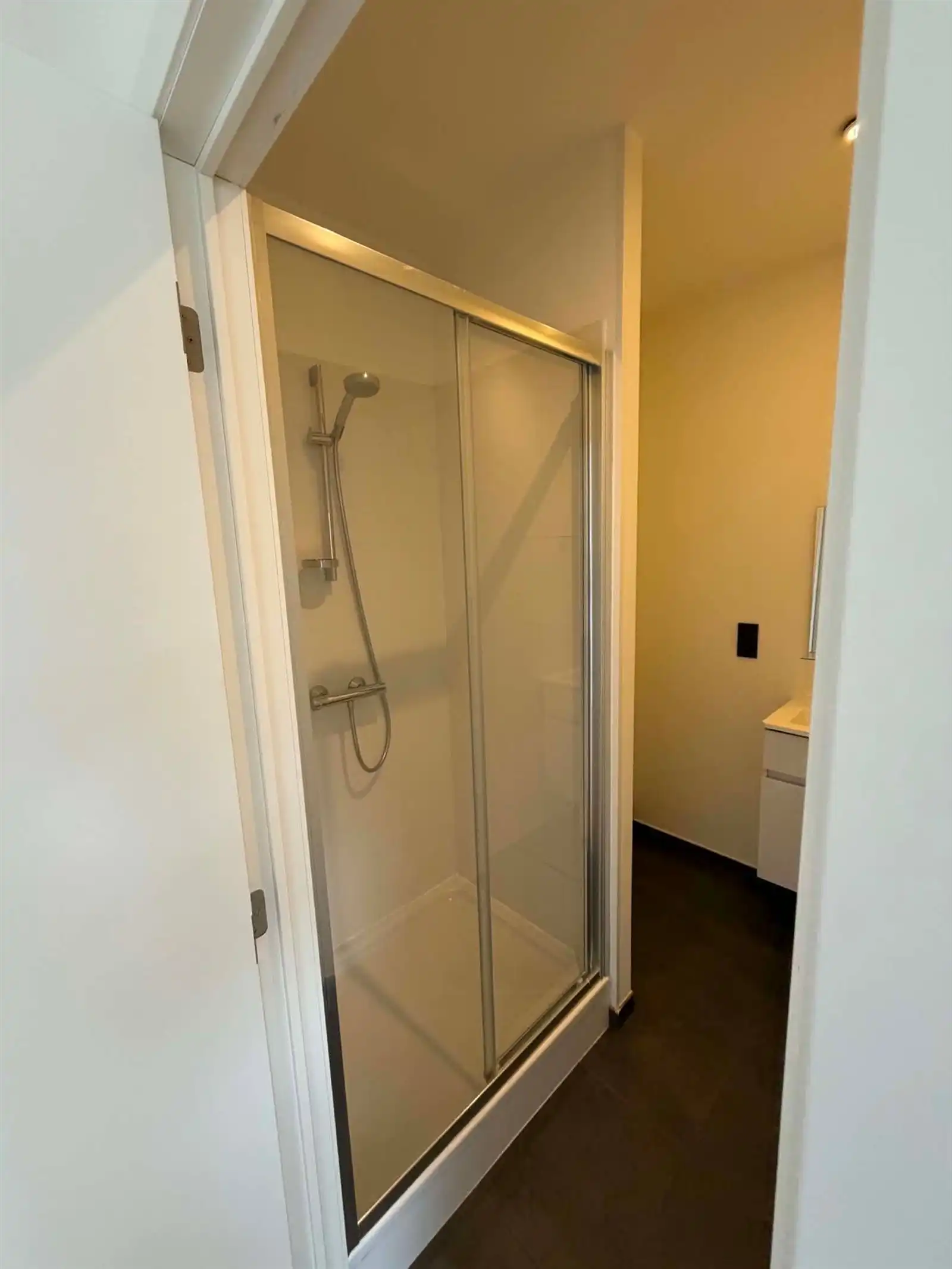 Op centrale ligging zeer aangenaam 1-slpk appartement foto 7