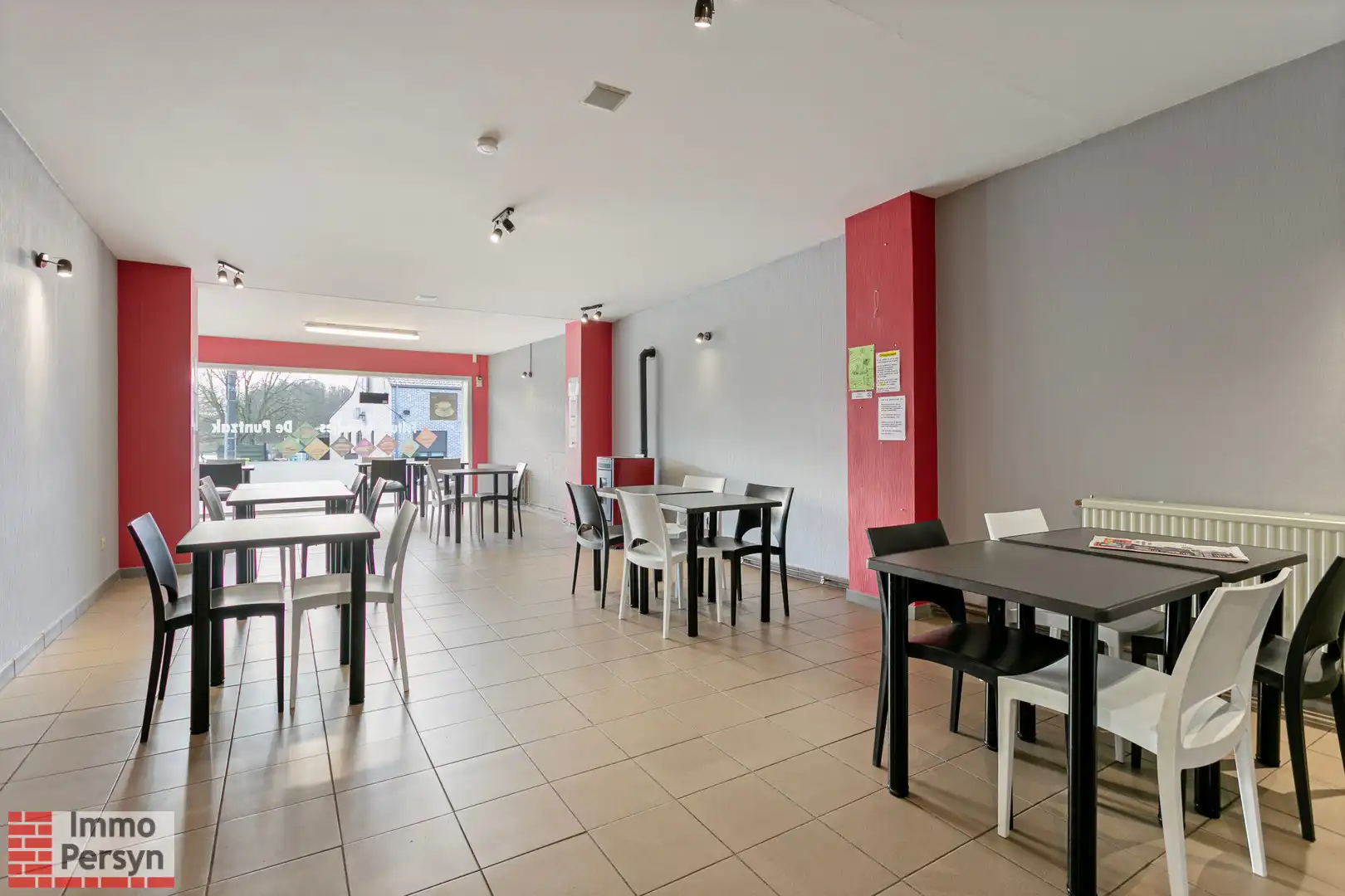 Handelspand met bovenliggend appartement en achterliggende bouwgrond. foto 9