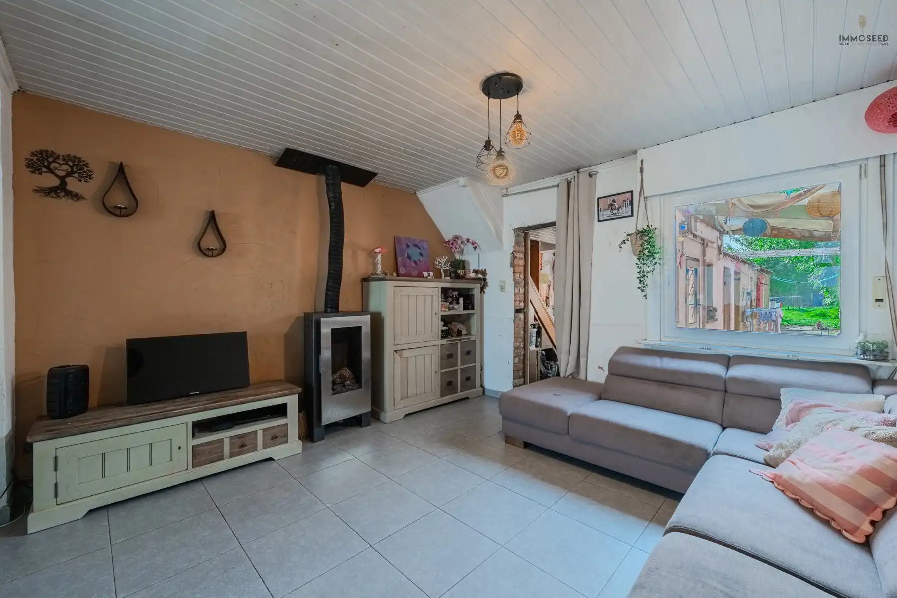 Charmante renovatiewoning hartje Eernegem foto 2