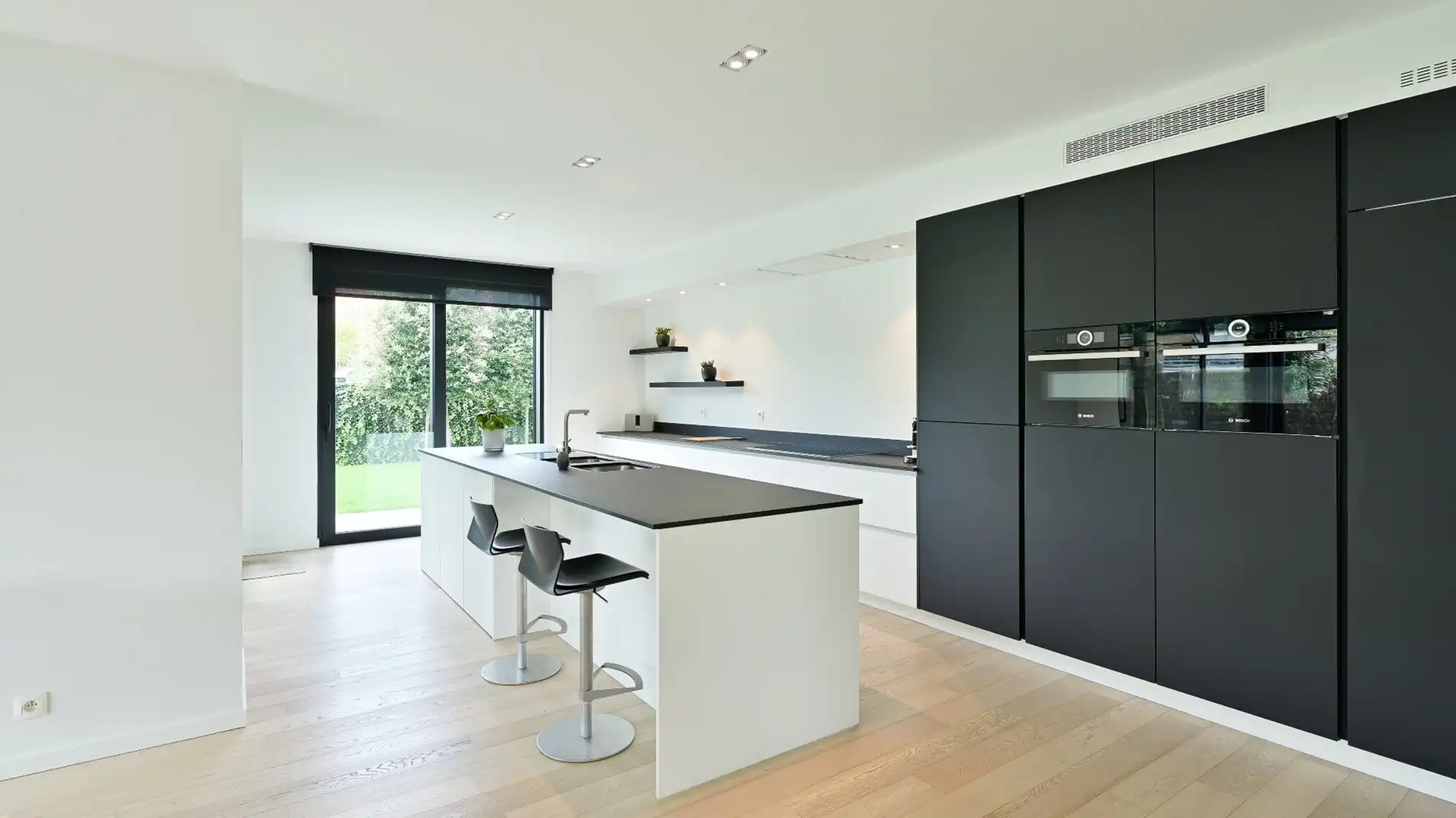 Hedendaagse villa (°2017) gelegen vlakbij het centrum van Knokke. foto 14