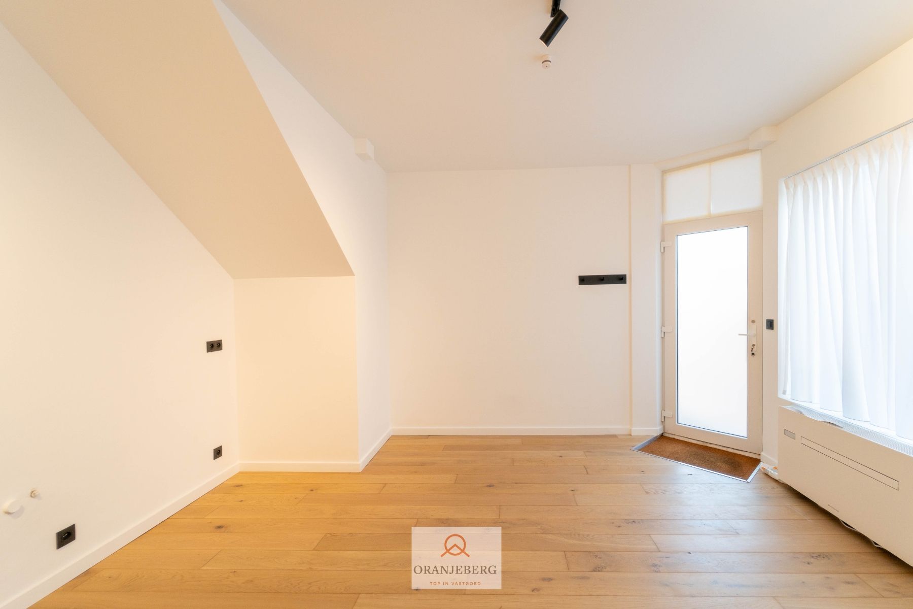 Lichtrijke handels-/ kantoorruime te koop te Sint-Amandsberg foto 13