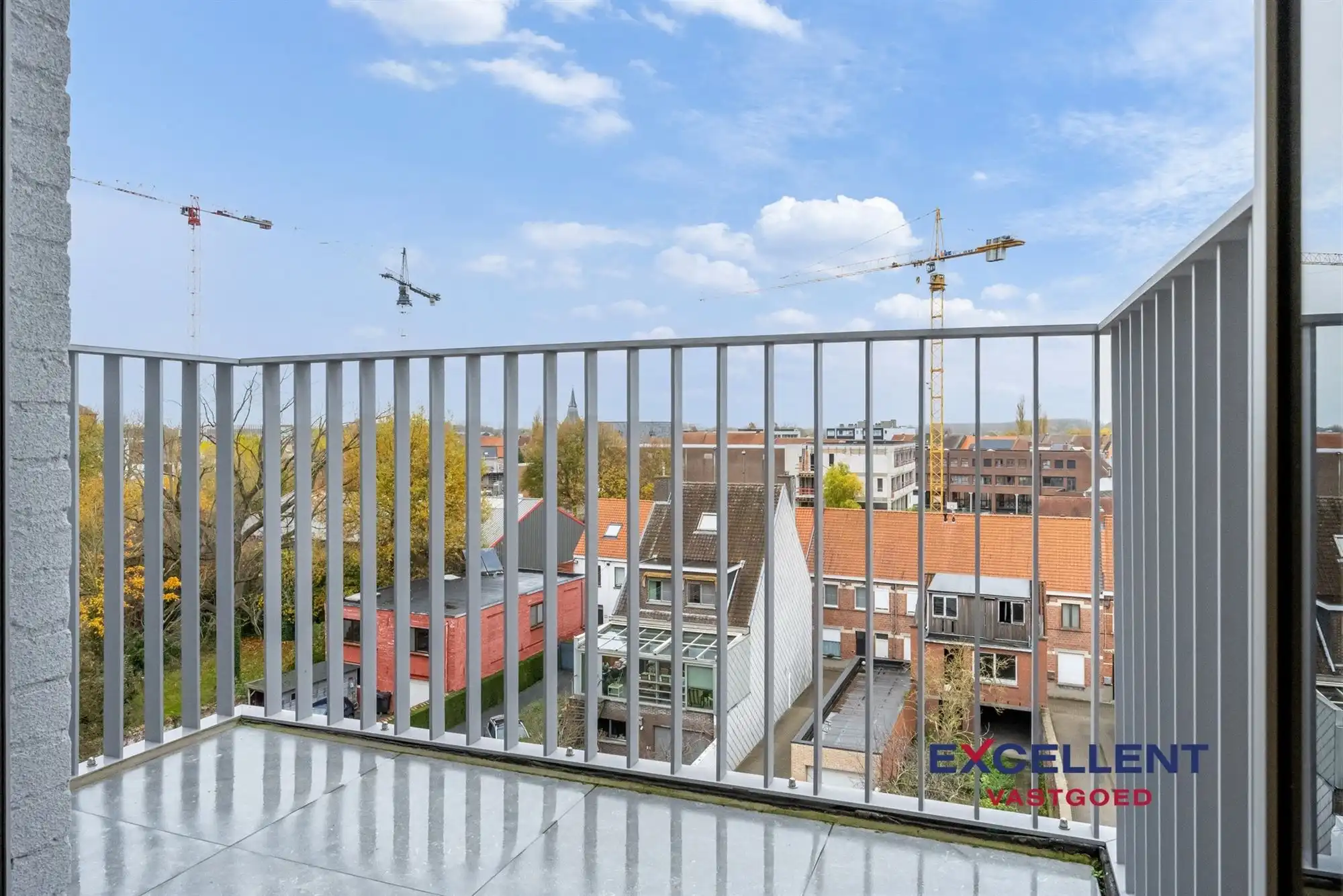 Volledig gerenoveerd 2-slaapkamer appartement centrum Deinze te huur foto 12