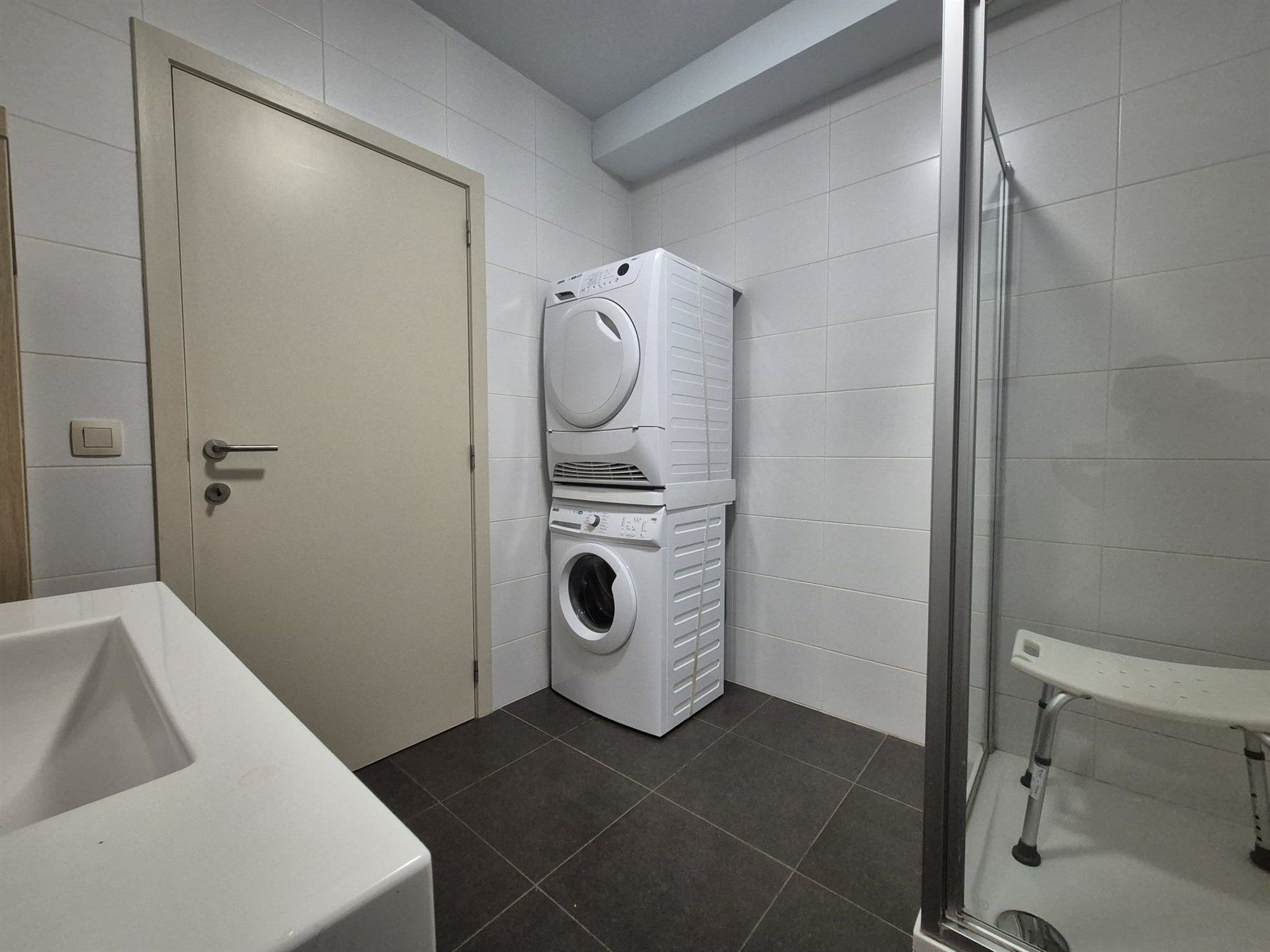 Modern 2-slaapkamerappartement in een stijlvol landelijk gebouw foto 15