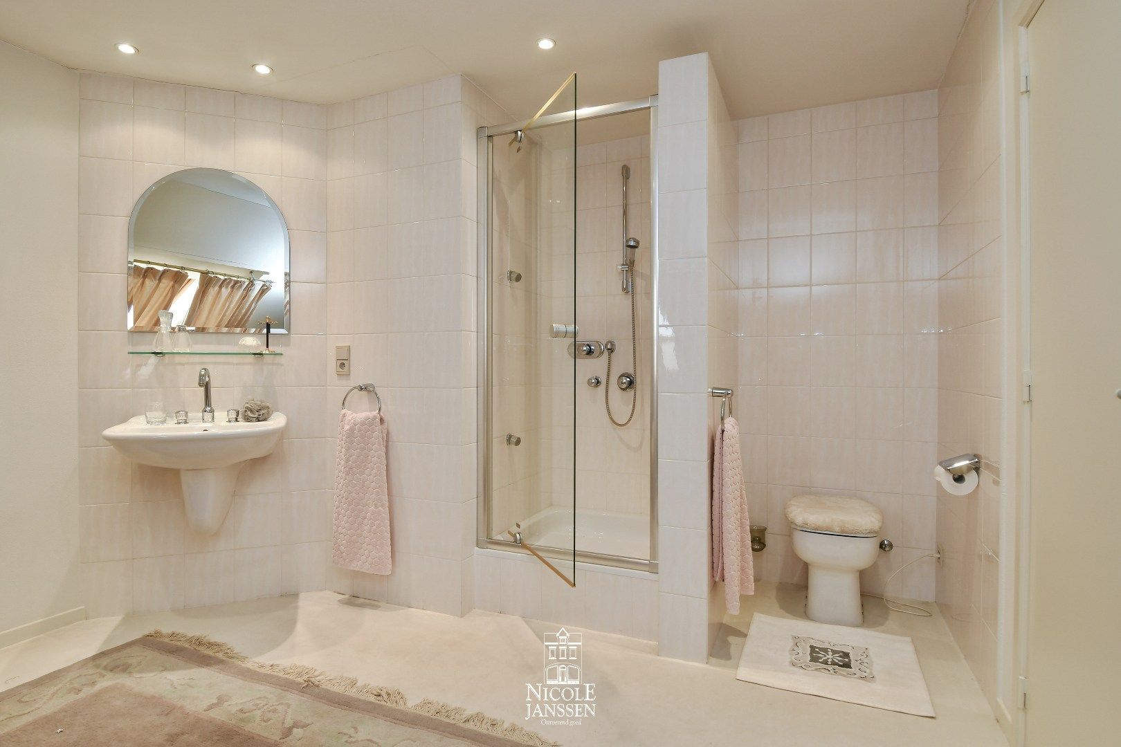 Exclusieve villa met zwembad, poolhouse en royale leefruimtes foto 17