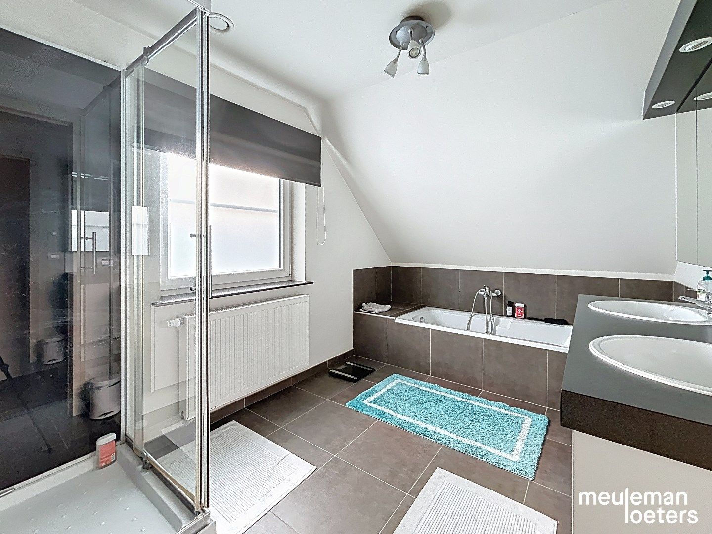 Lichtrijke halfopen woning in rustige verkaveling foto 12
