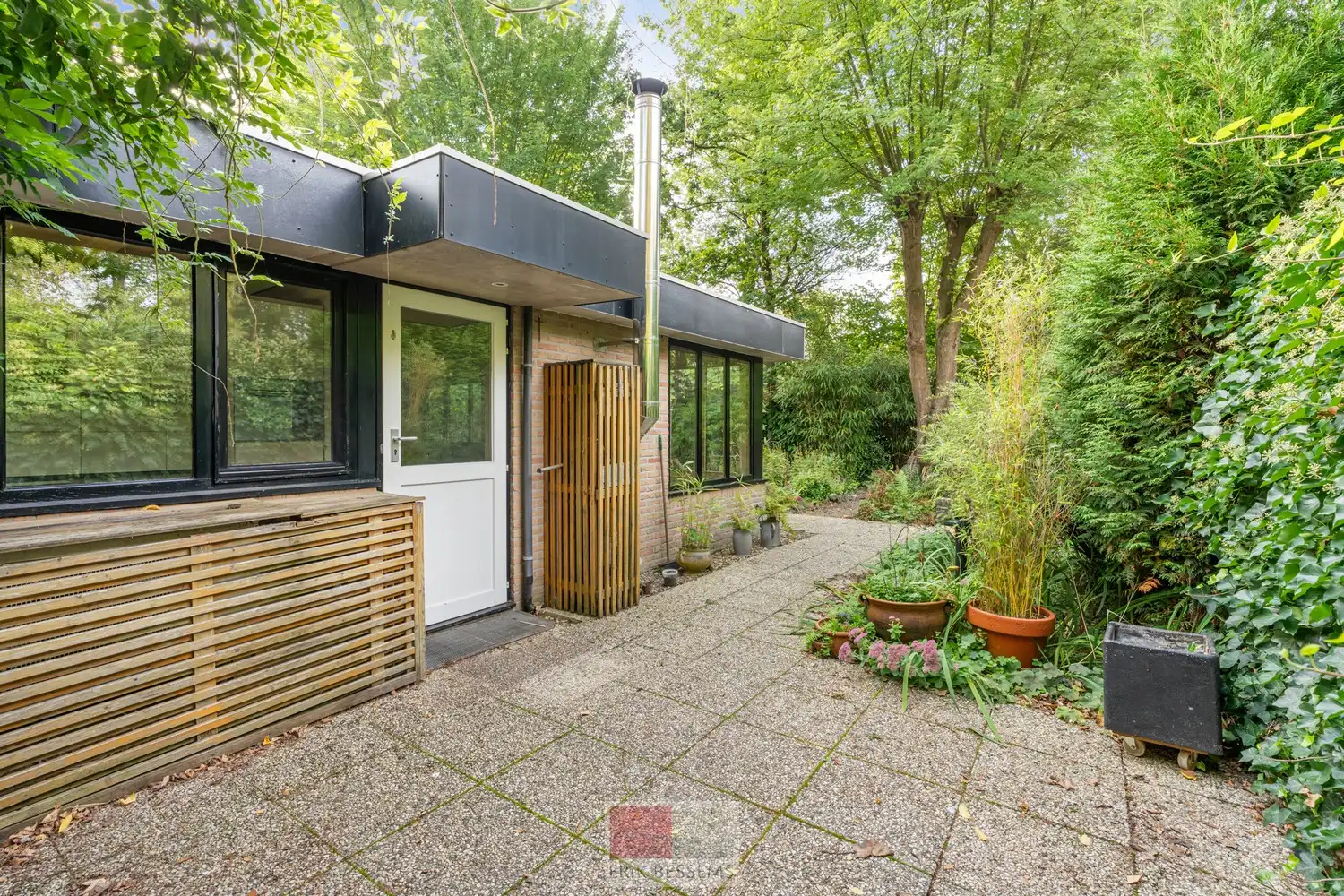 Op te frissen bungalow, gelegen op het vakantiepark Sunclass Sonnevijver. foto 11