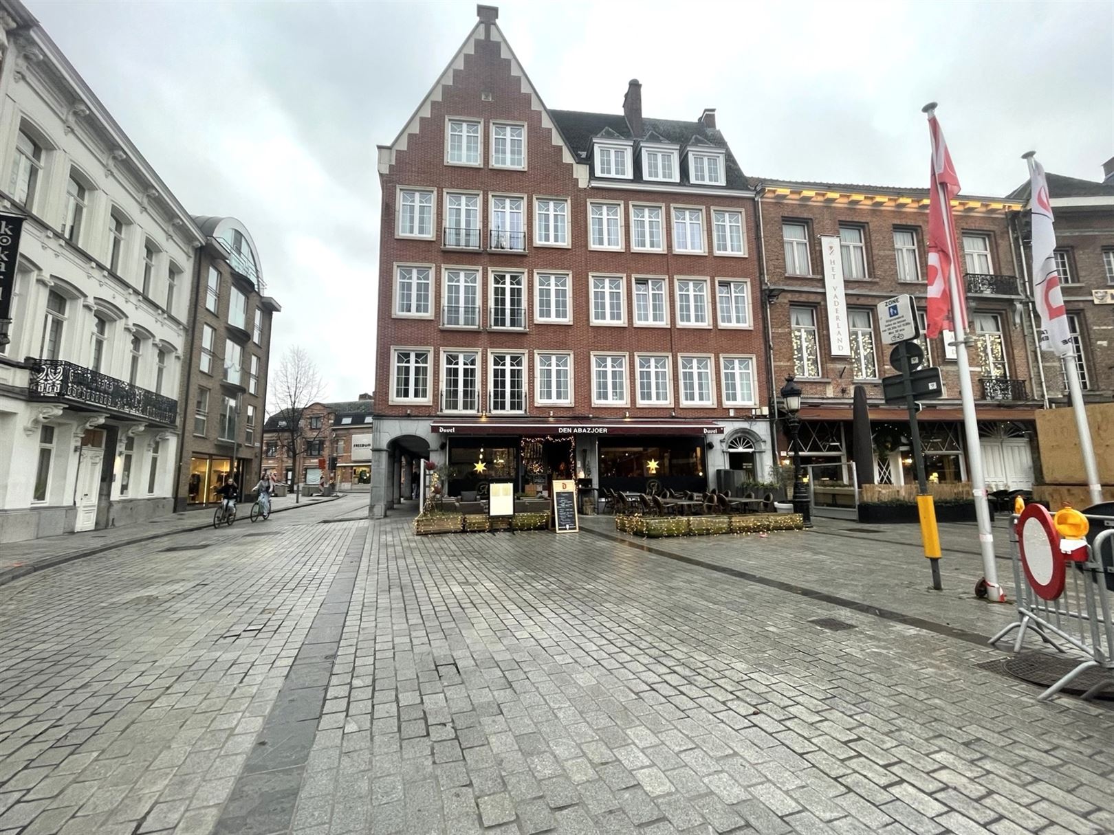 Ruim appartement met zicht op Grote Markt foto {{pictureIndex}}