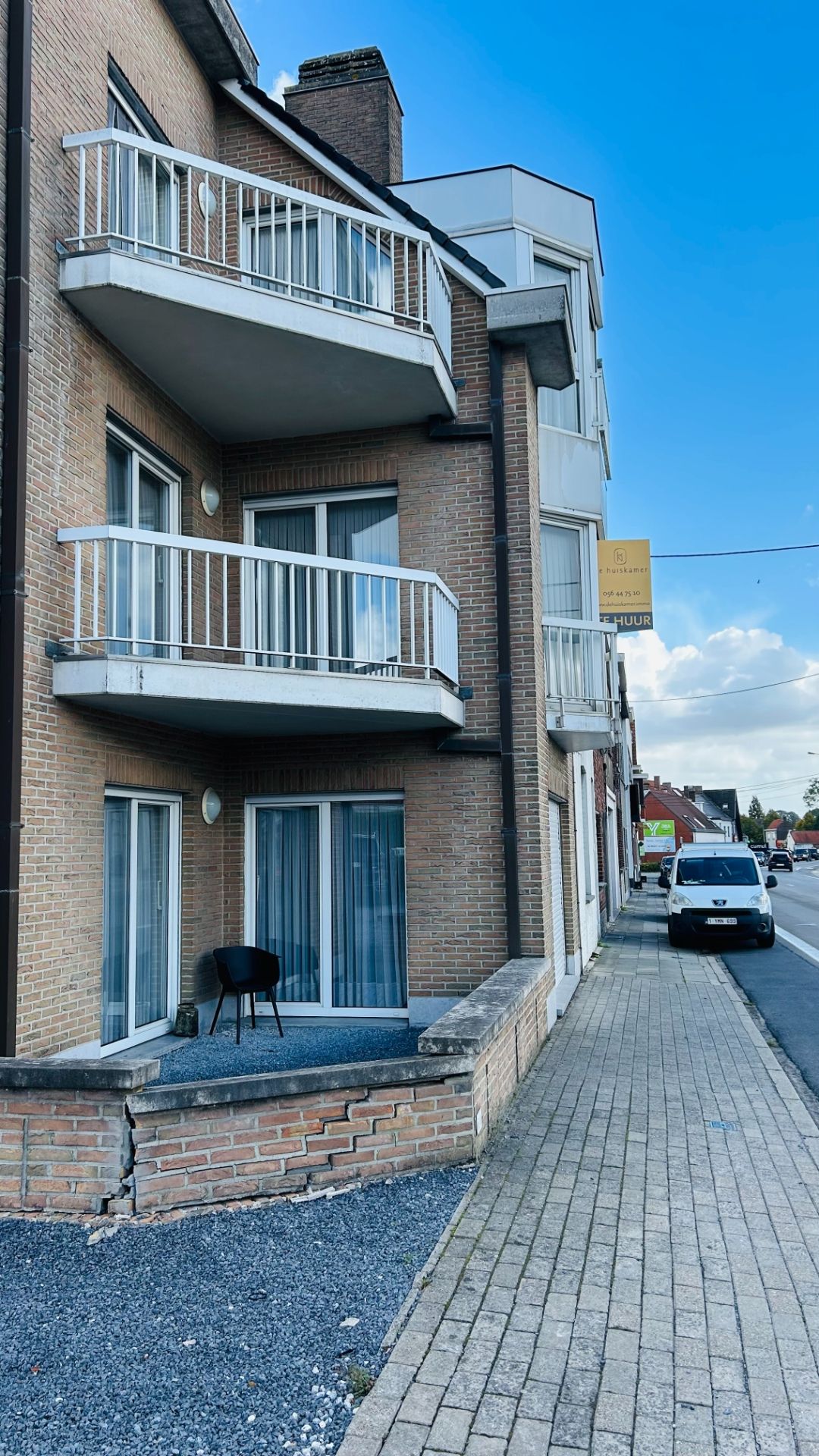 Ruim appartement met: 2 slpks., terras en garage aan de rand van Zwevegem foto 3