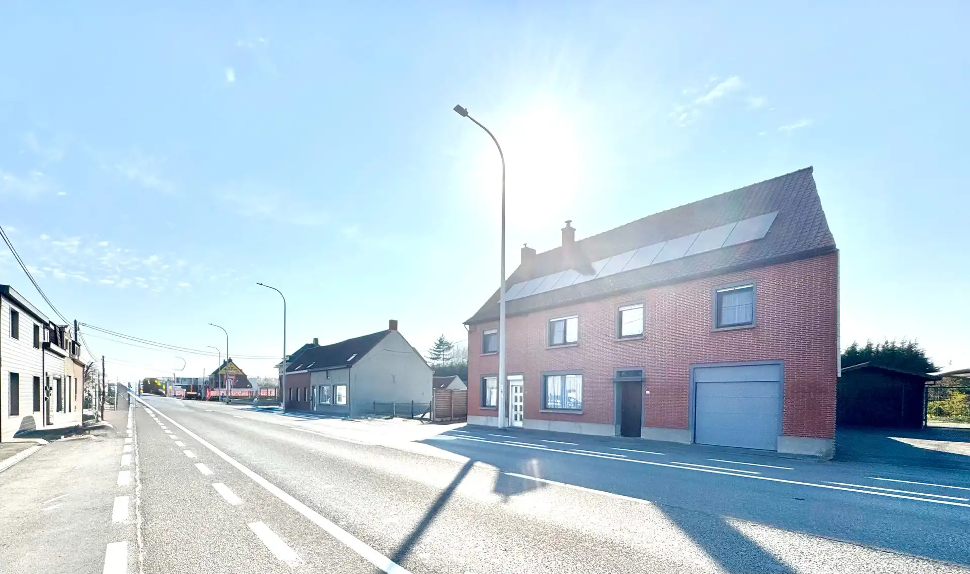 TWEEWOONST | TUIN | GARAGE | 1.121 M² foto 2