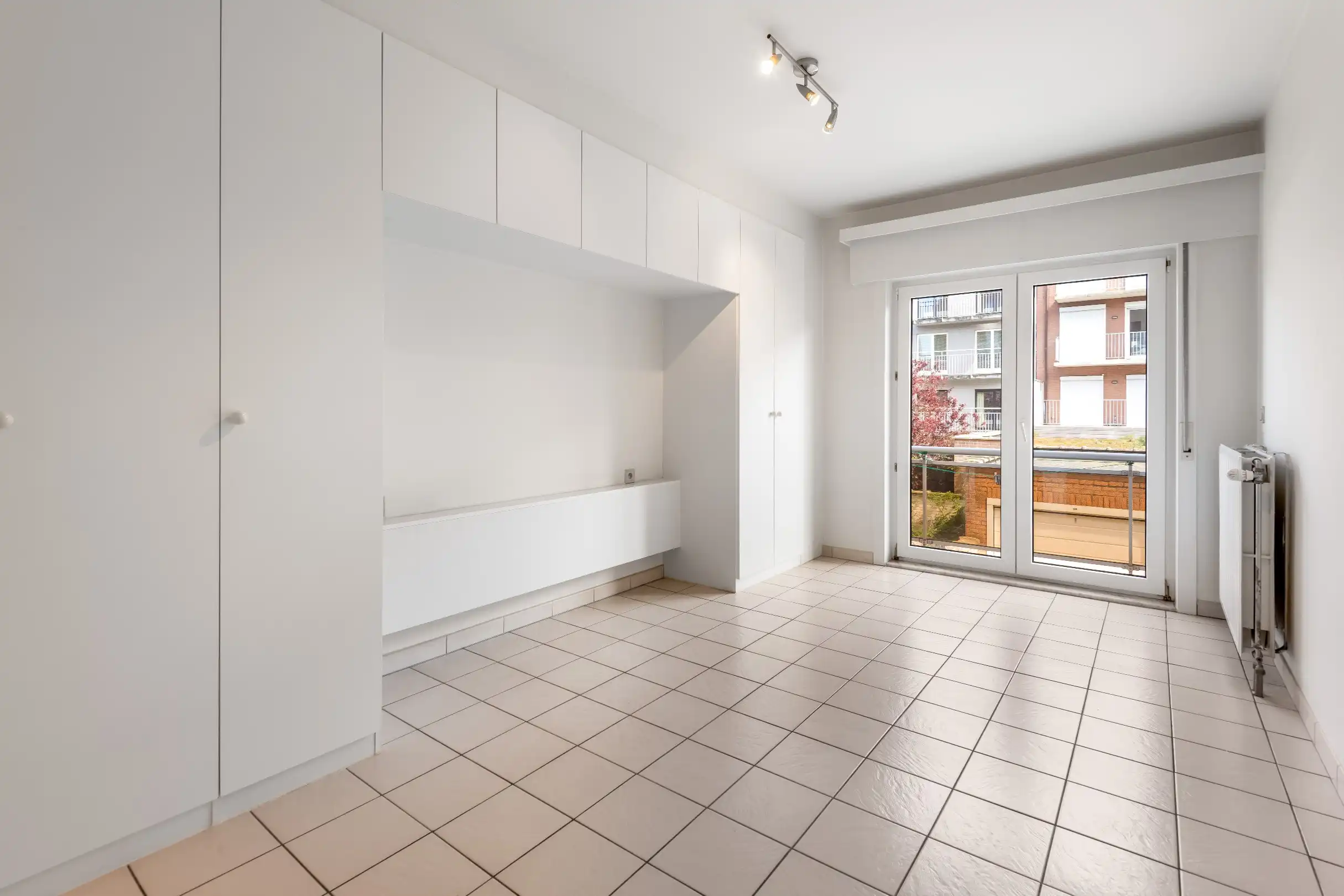 Zonnig, ongemeubeld 2 slpk appartement met prachtig zicht op het Zegemeer, inclusief garagebox in het gebouw. foto 9