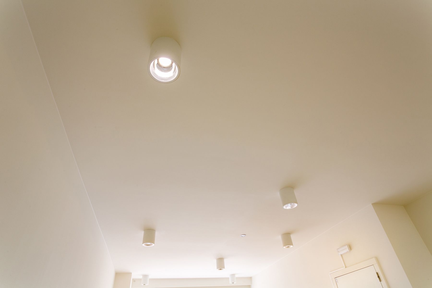 Commerciële Ruimte met Privatieve Kelder en Parking foto 7