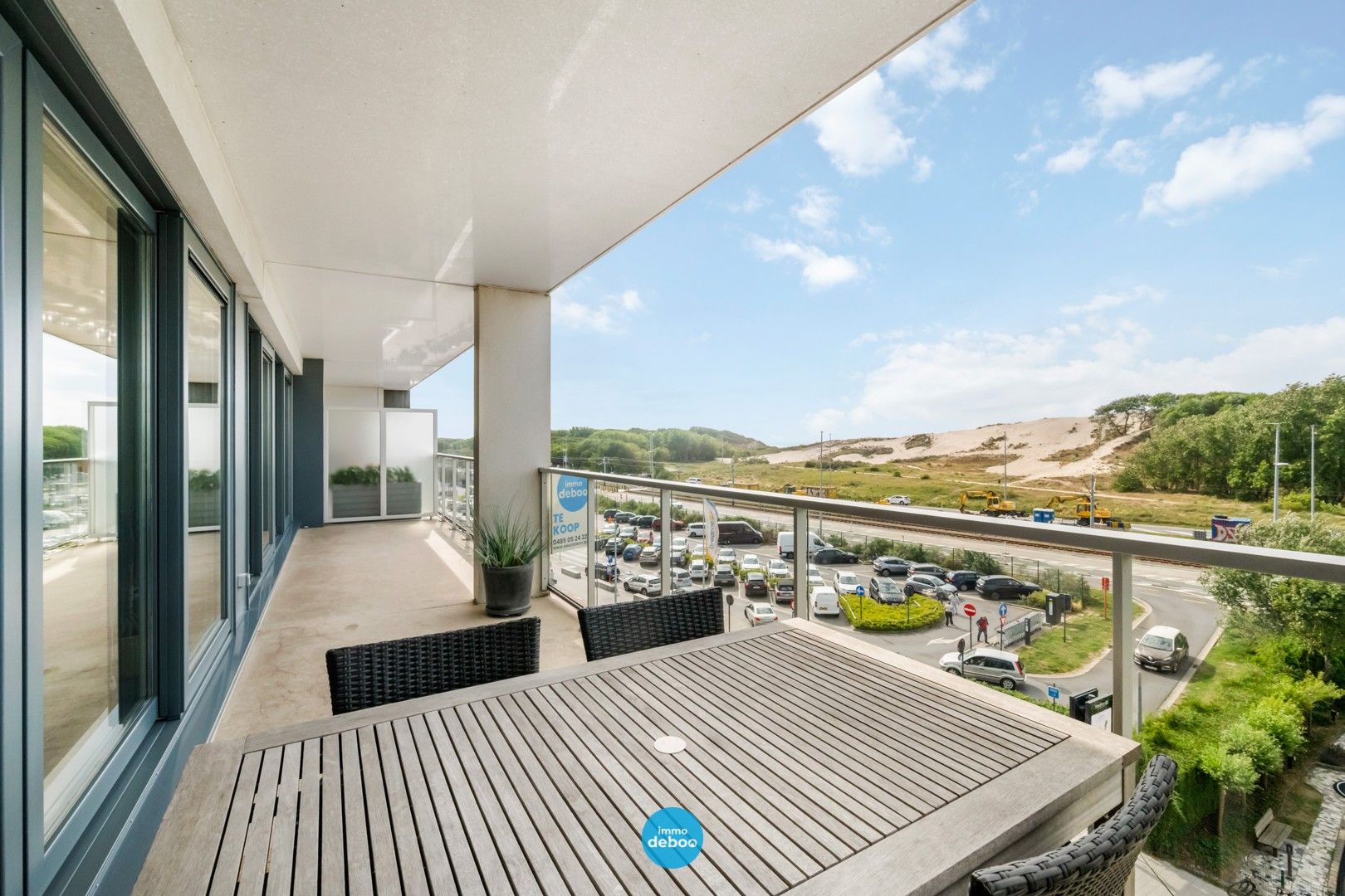 Appartement met open duinzicht in een standingvol gebouw foto {{pictureIndex}}