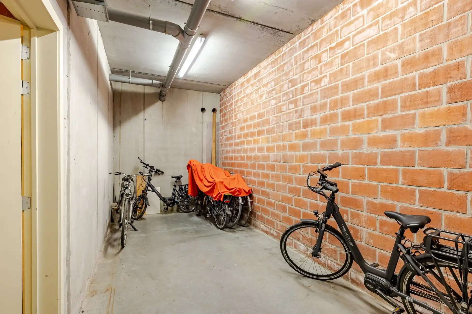 Topappartement met 2 slaapkamers en tuin! foto 22