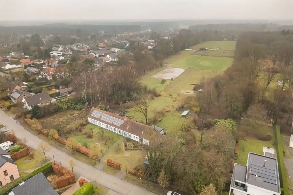 Langgevelhoeve op ca. 5 ha. vlak bij het dorp van Schilde, inclusief enkele bouwgronden. foto 33